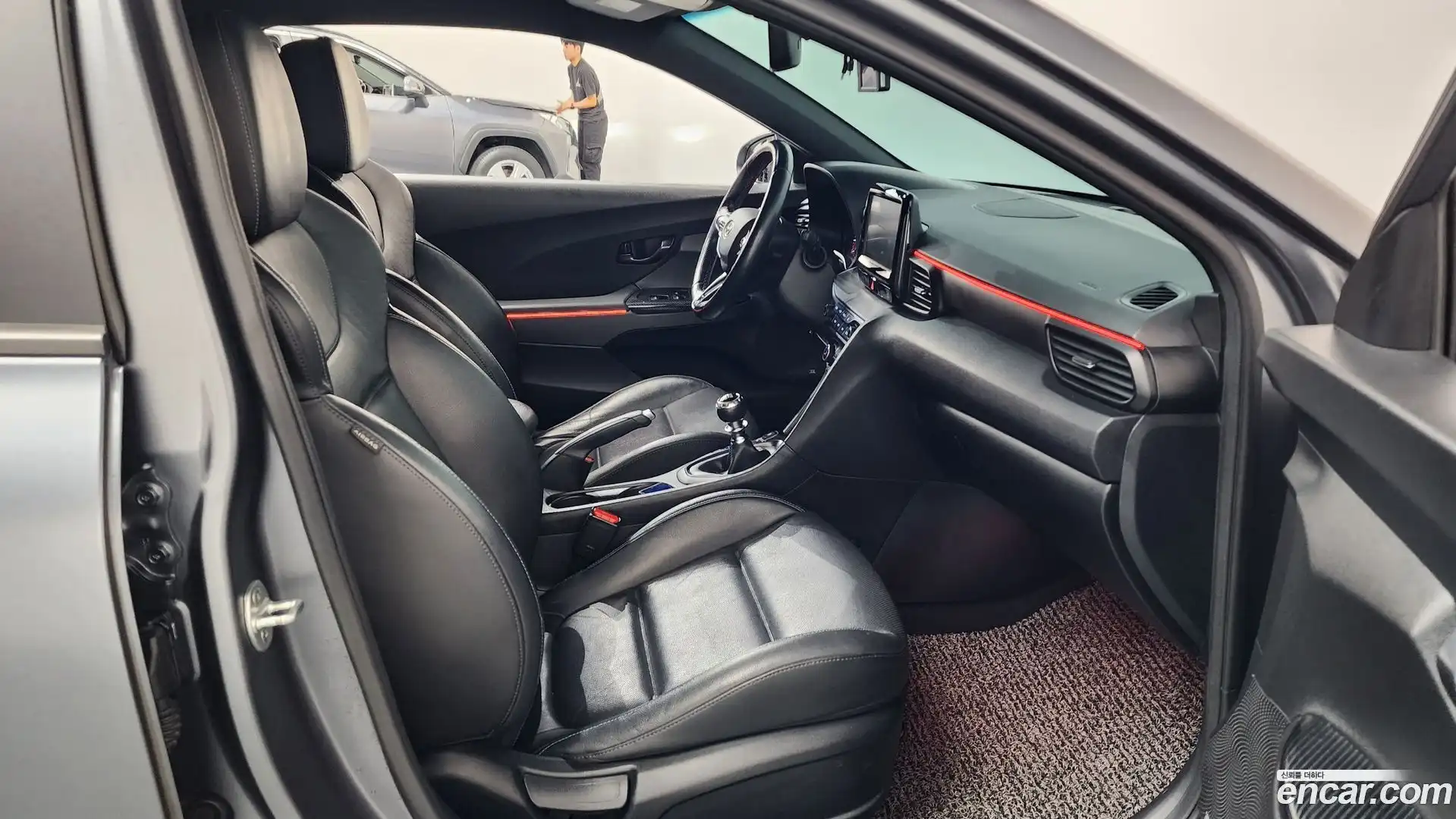 Veloster Hyundai 2018.9-INNER-036
