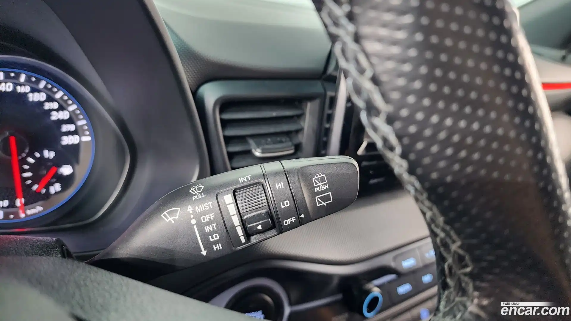 Veloster Hyundai 2018.9-OPTION-041