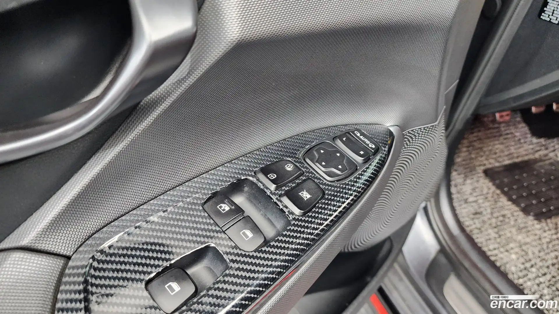 Veloster Hyundai 2018.9-OPTION-042