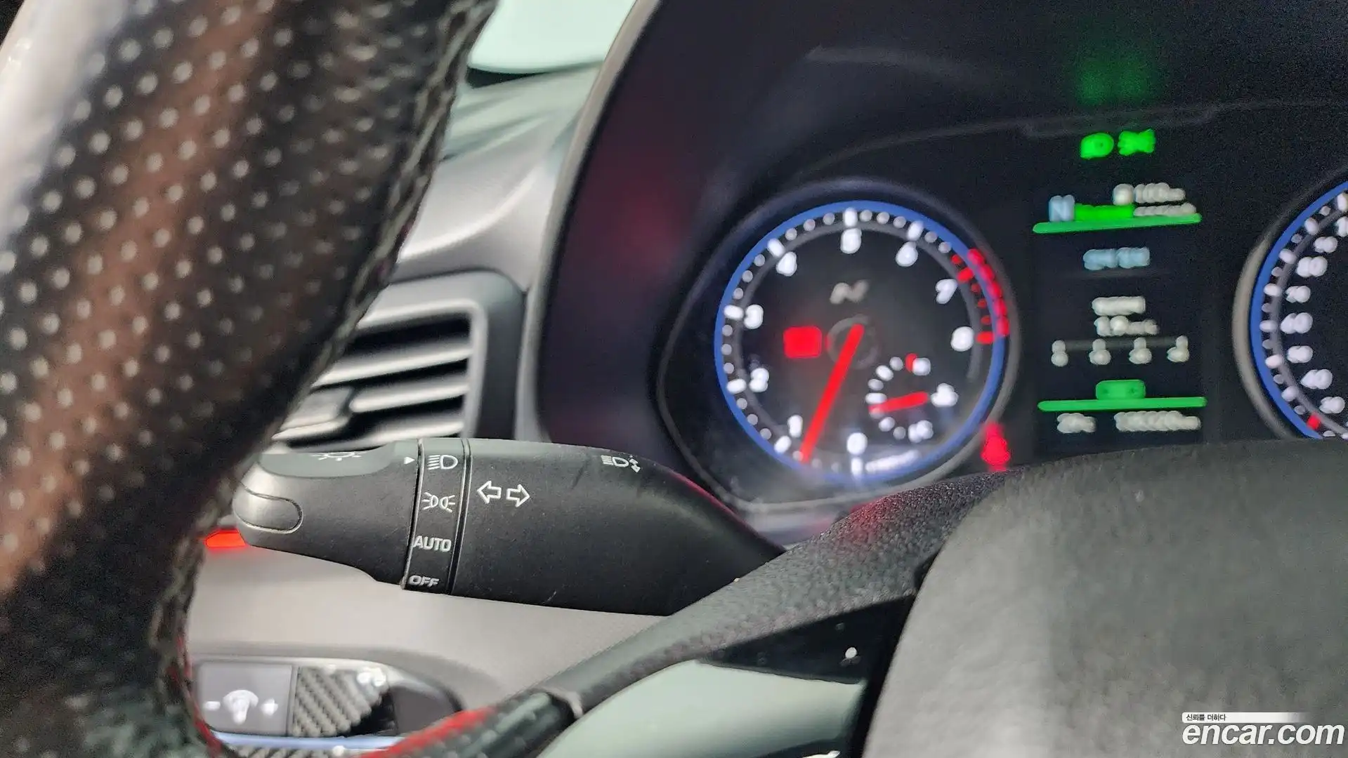 Veloster Hyundai 2018.9-OPTION-043