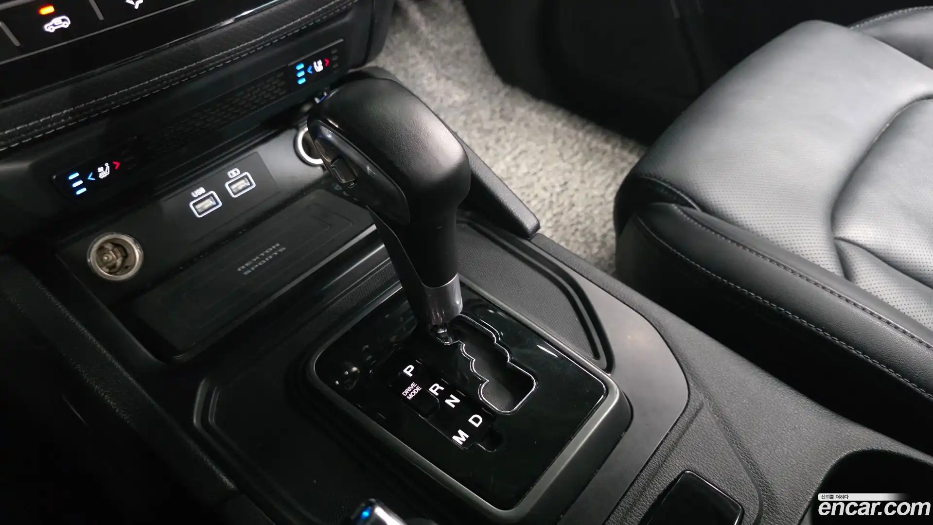Rexton KG Mobility 2022.1-INNER-009
