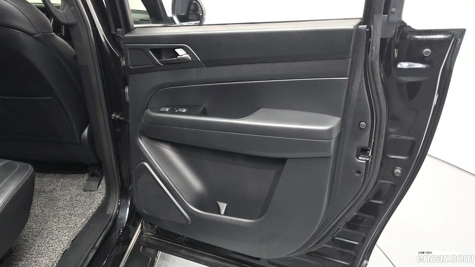 Rexton KG Mobility 2022.1-INNER-035