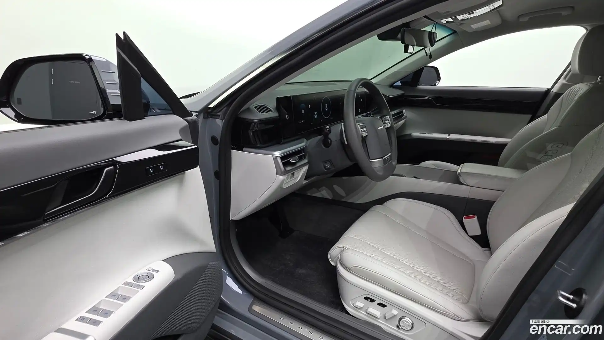 Grandeur Hyundai 2023.1-INNER-010