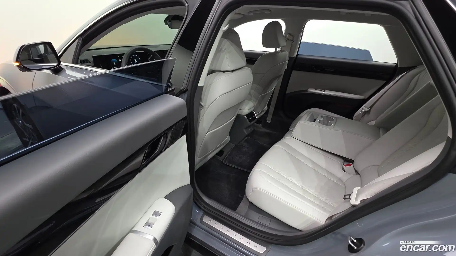 Grandeur Hyundai 2023.1-OPTION-016