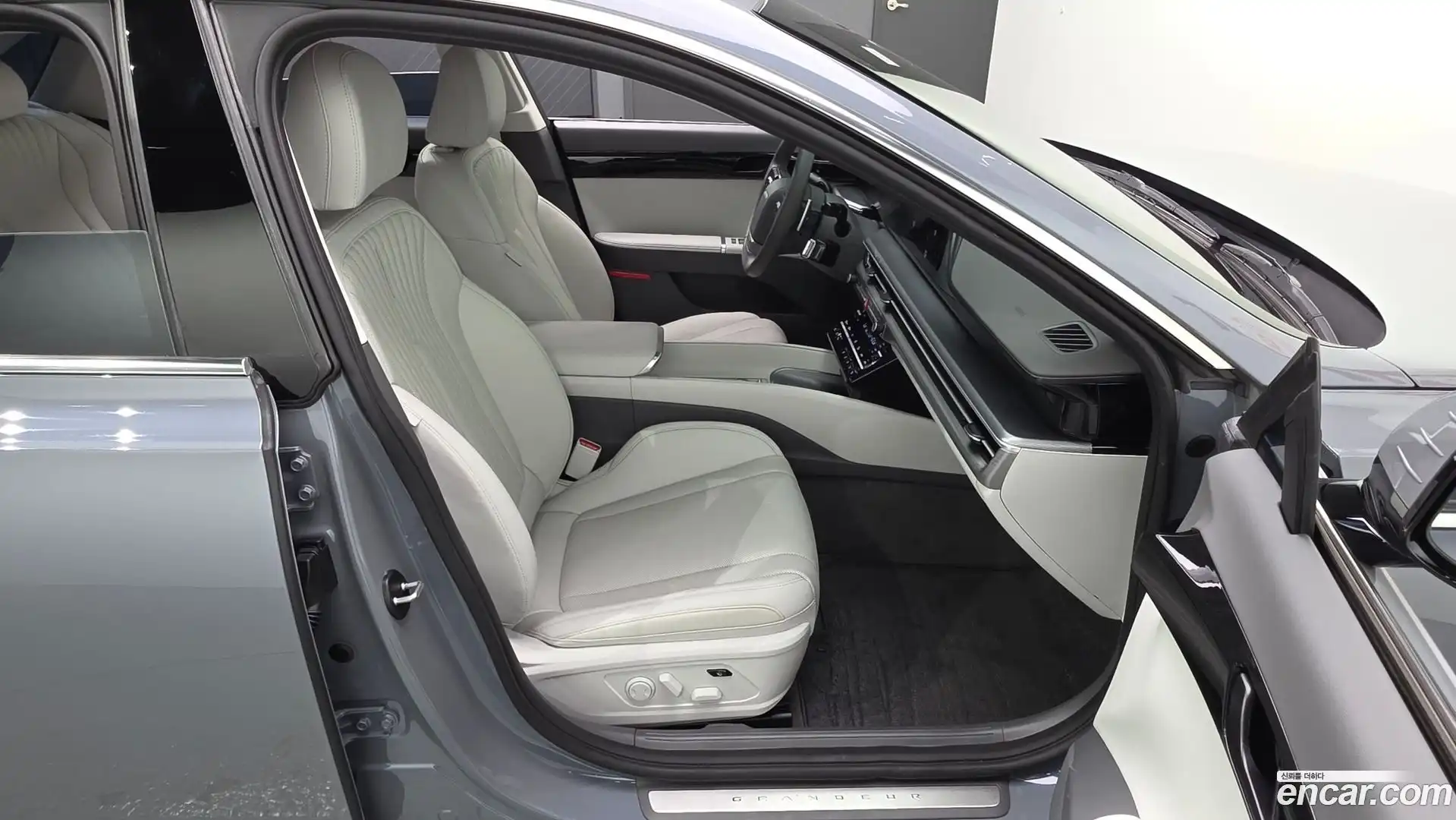 Grandeur Hyundai 2023.1-INNER-036