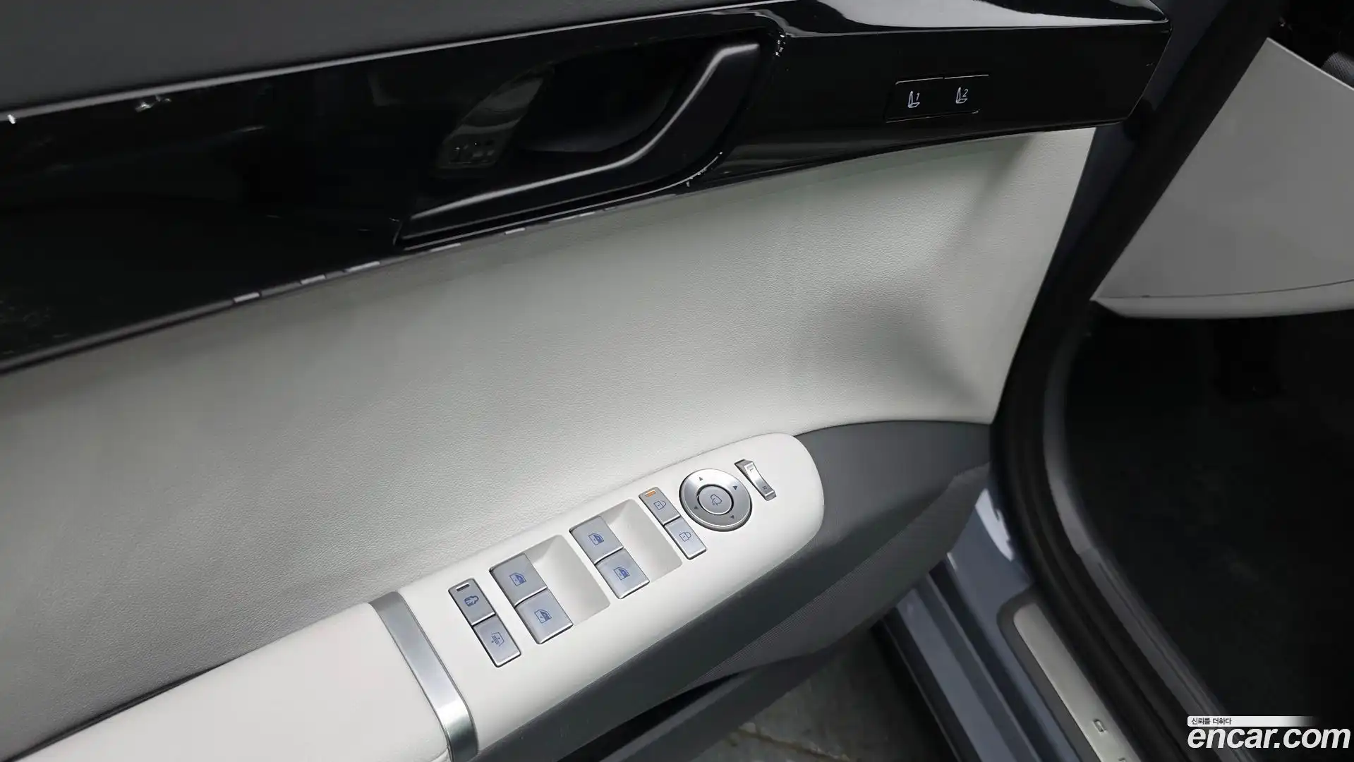 Grandeur Hyundai 2023.1-OPTION-043