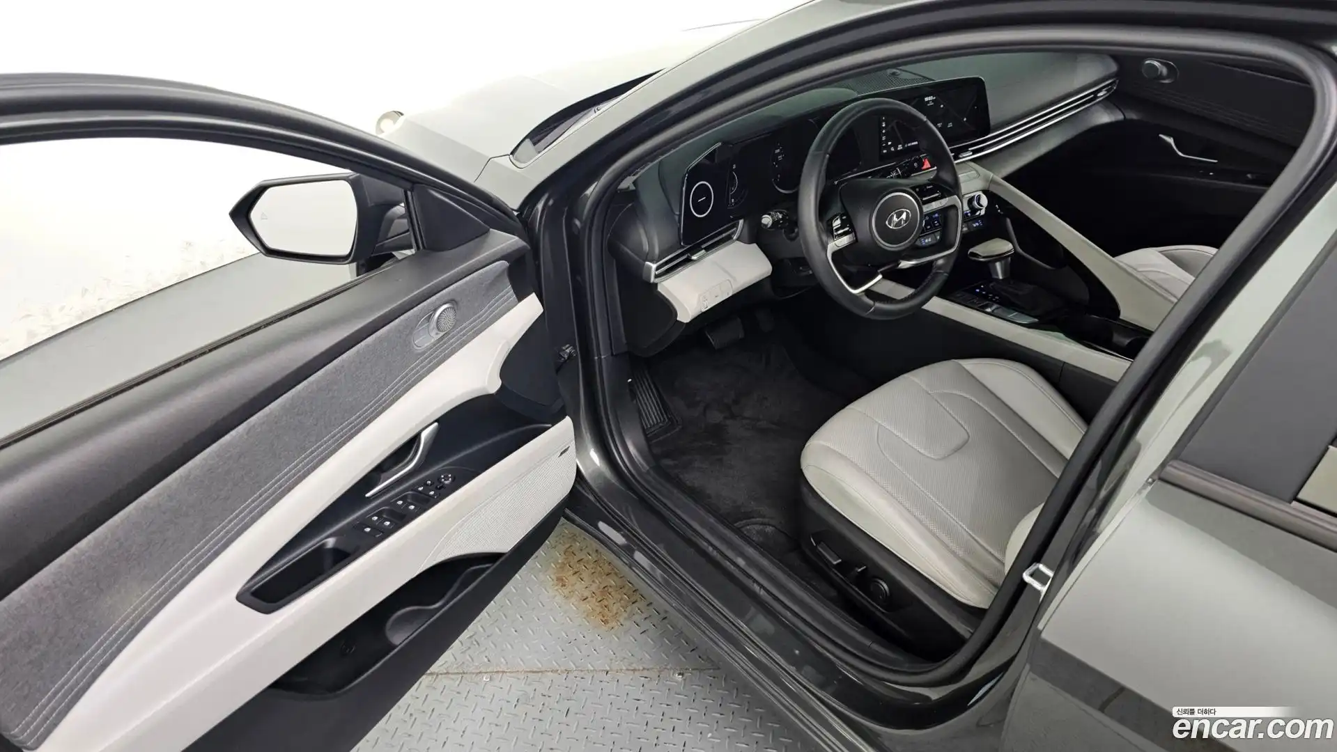 AVANTE Hyundai 2022.0-INNER-010