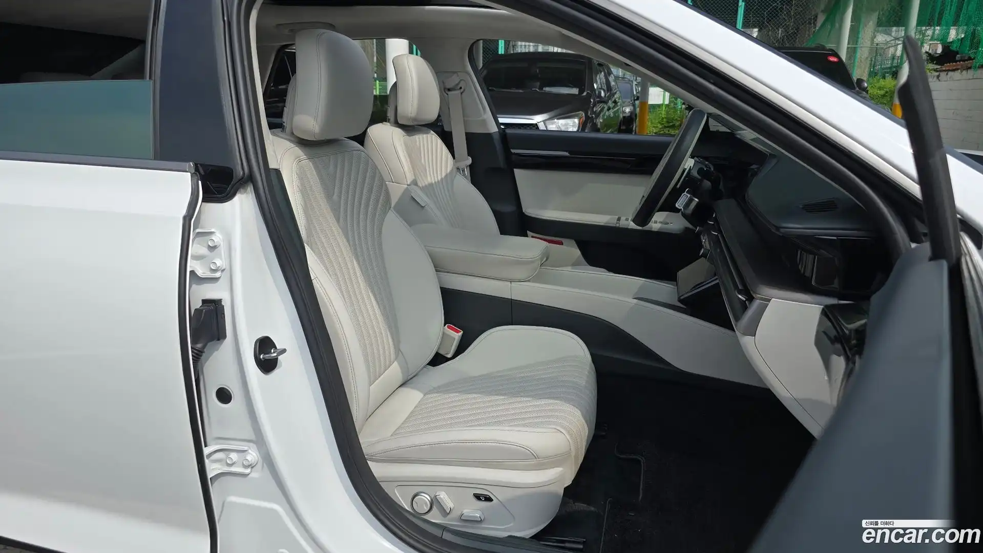 Grandeur Hyundai 2025.6-OPTION-015