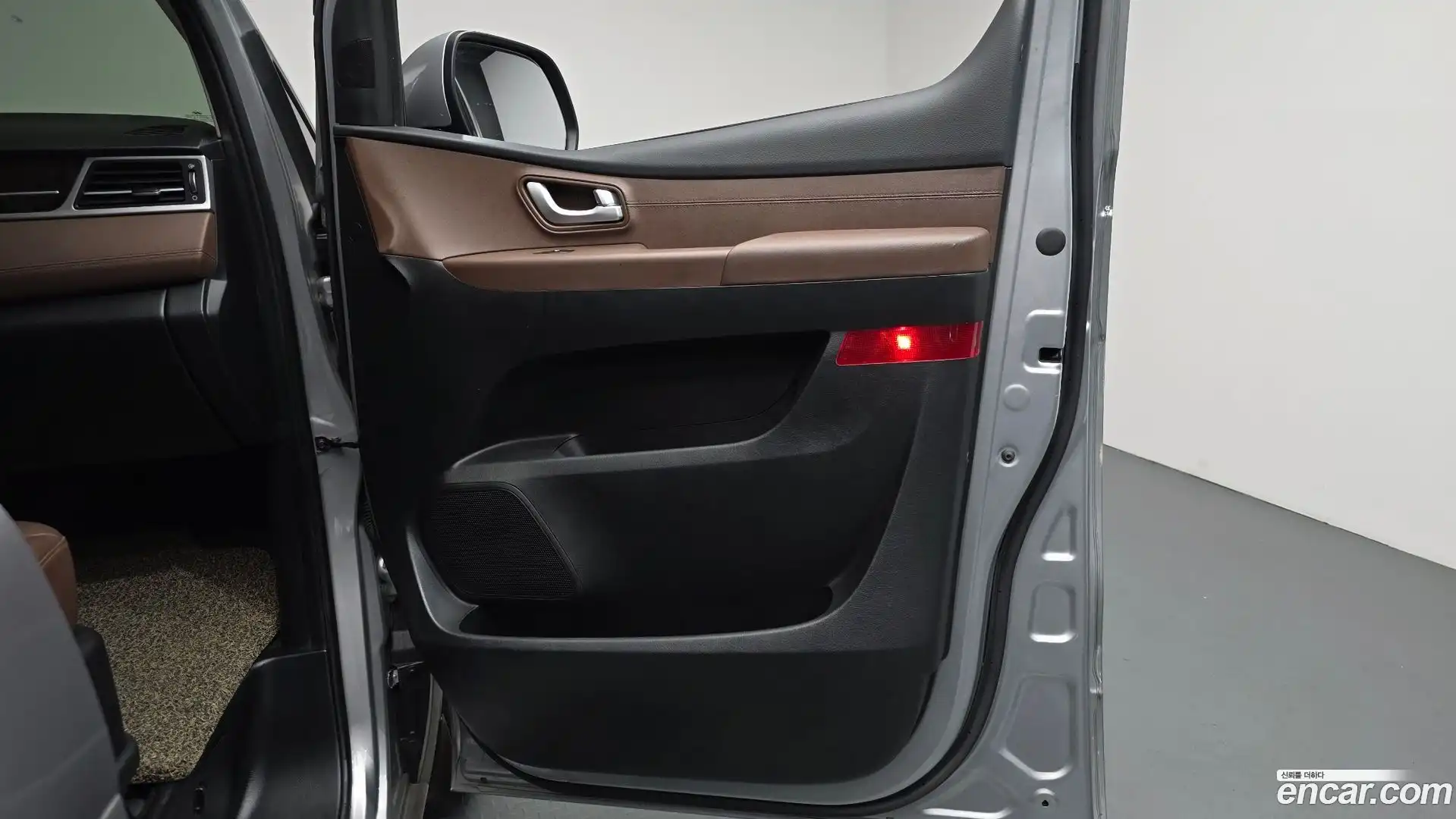 Starex Hyundai 2018.9-INNER-035