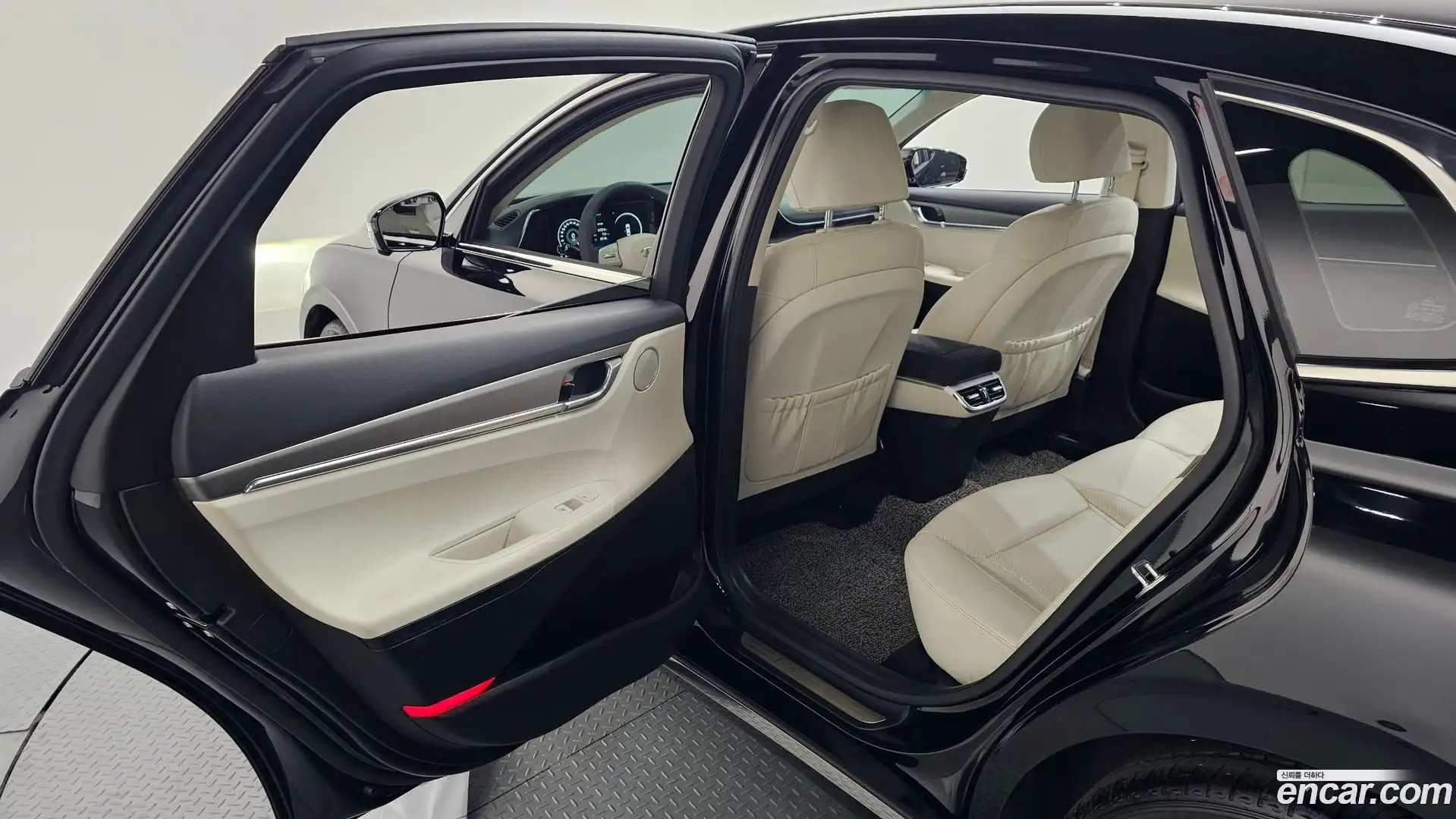 Grandeur Hyundai 2021.11-OPTION-040