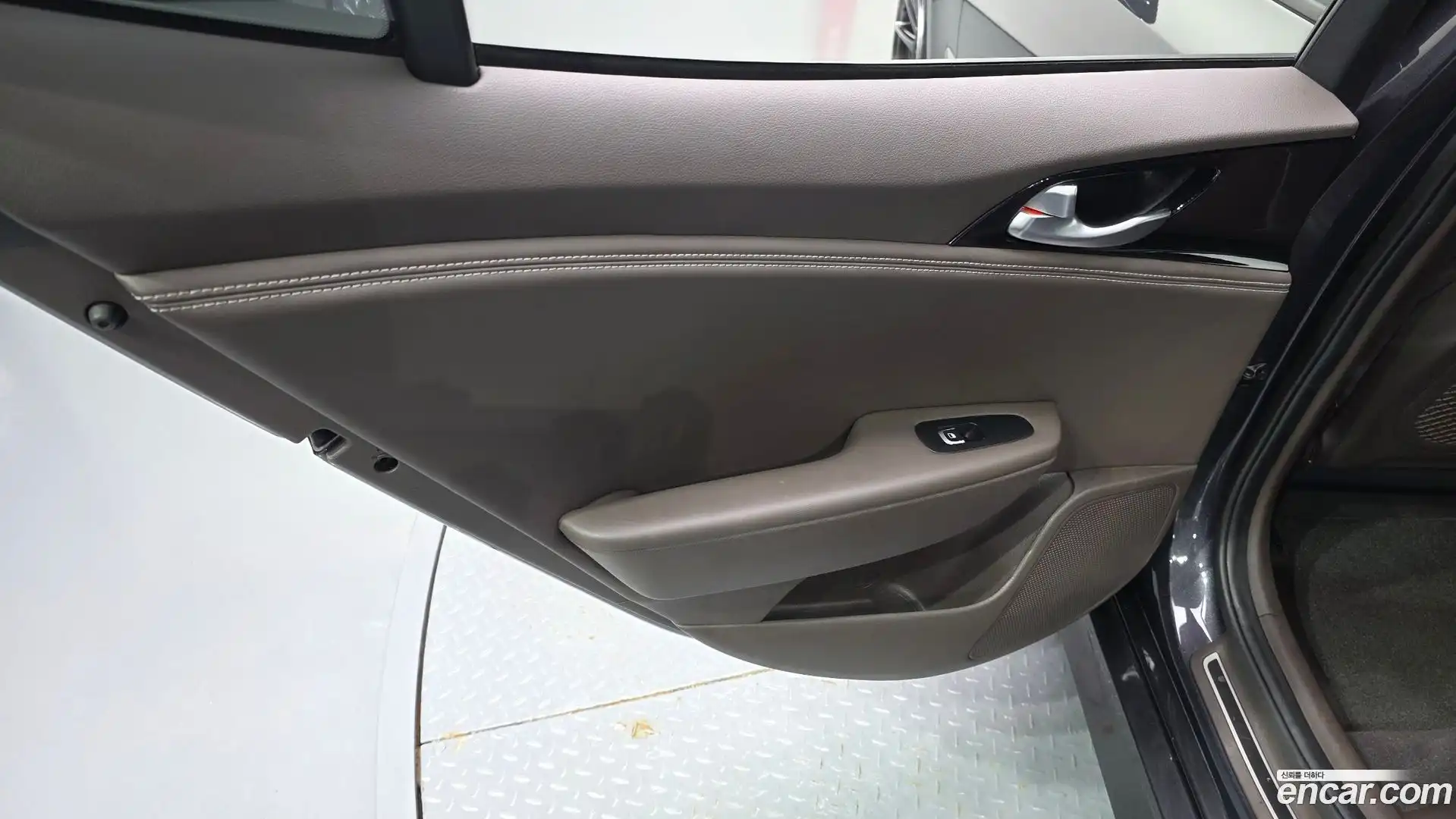Stinger Kia 2017.5-INNER-035