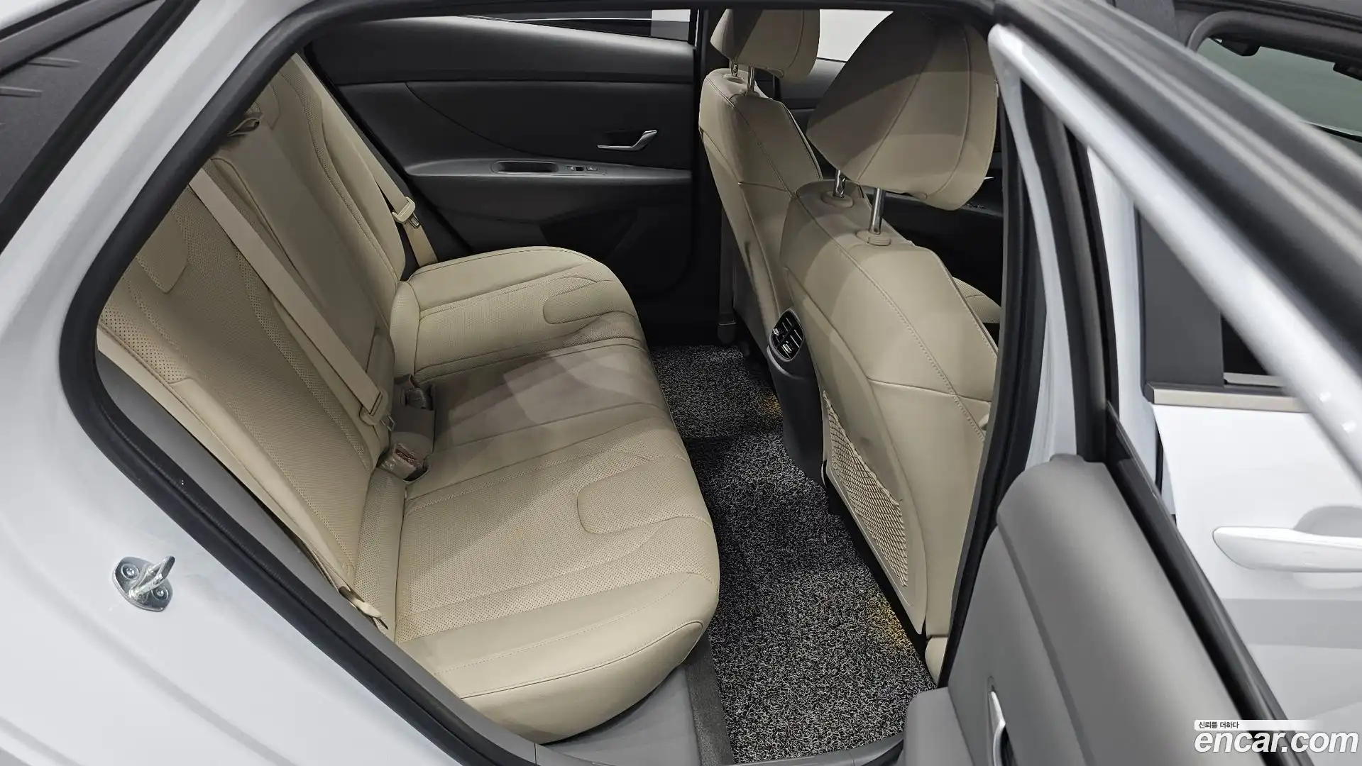 AVANTE Hyundai 2022.11-OPTION-015