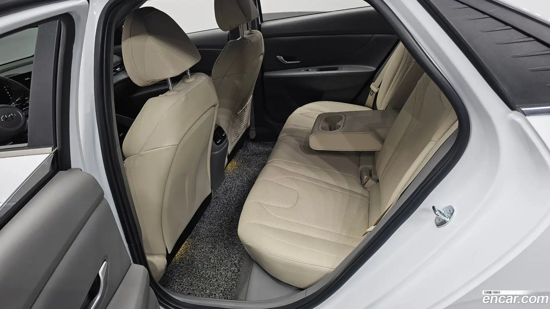 AVANTE Hyundai 2022.11-OPTION-016
