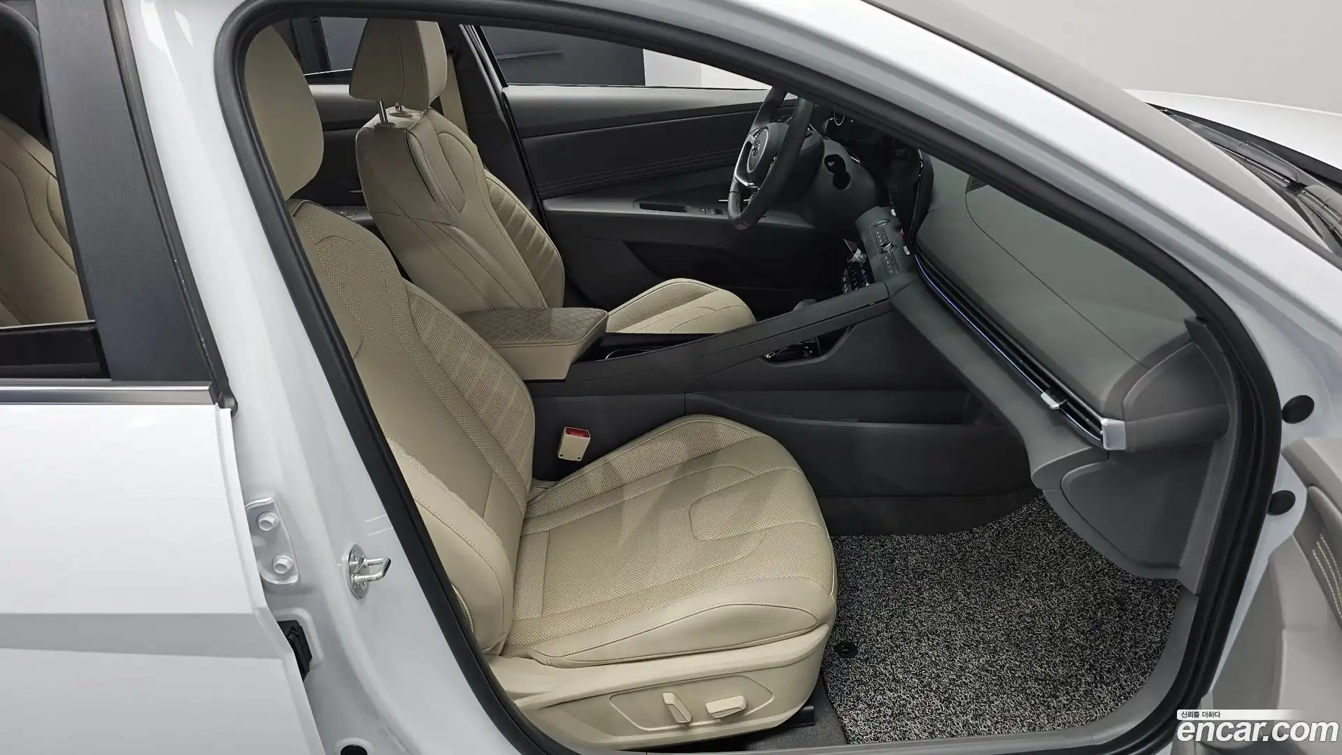 AVANTE Hyundai 2022.11-INNER-036