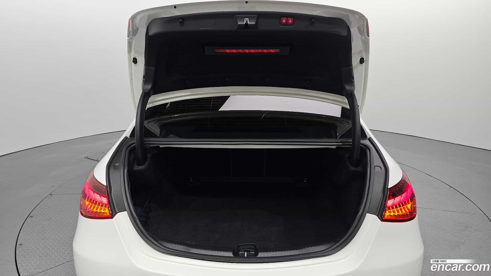 C-Class Mercedes-Benz 2023.5-OPTION-024