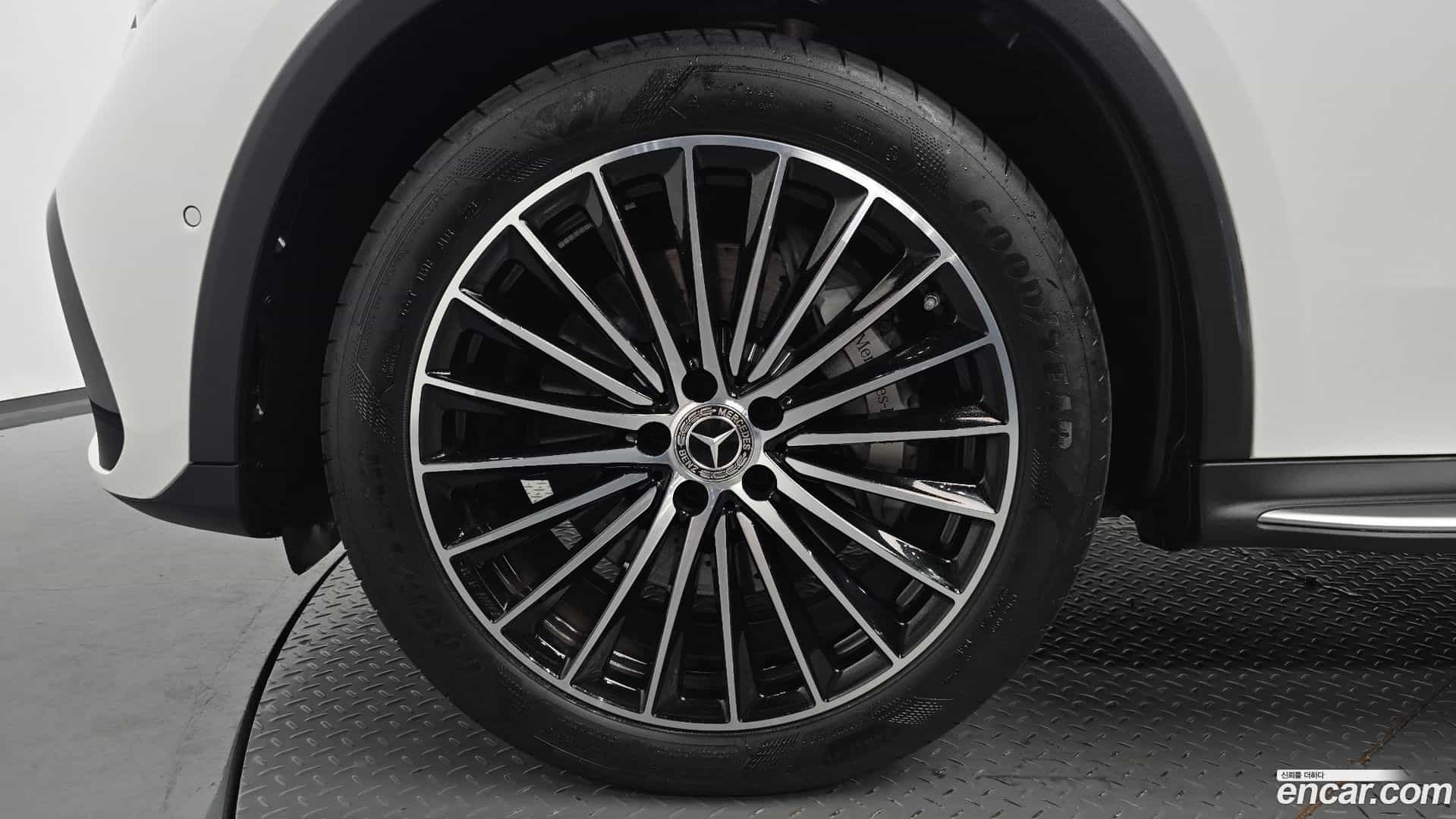 GLC-Class Mercedes-Benz 2024.8-OUTER-005
