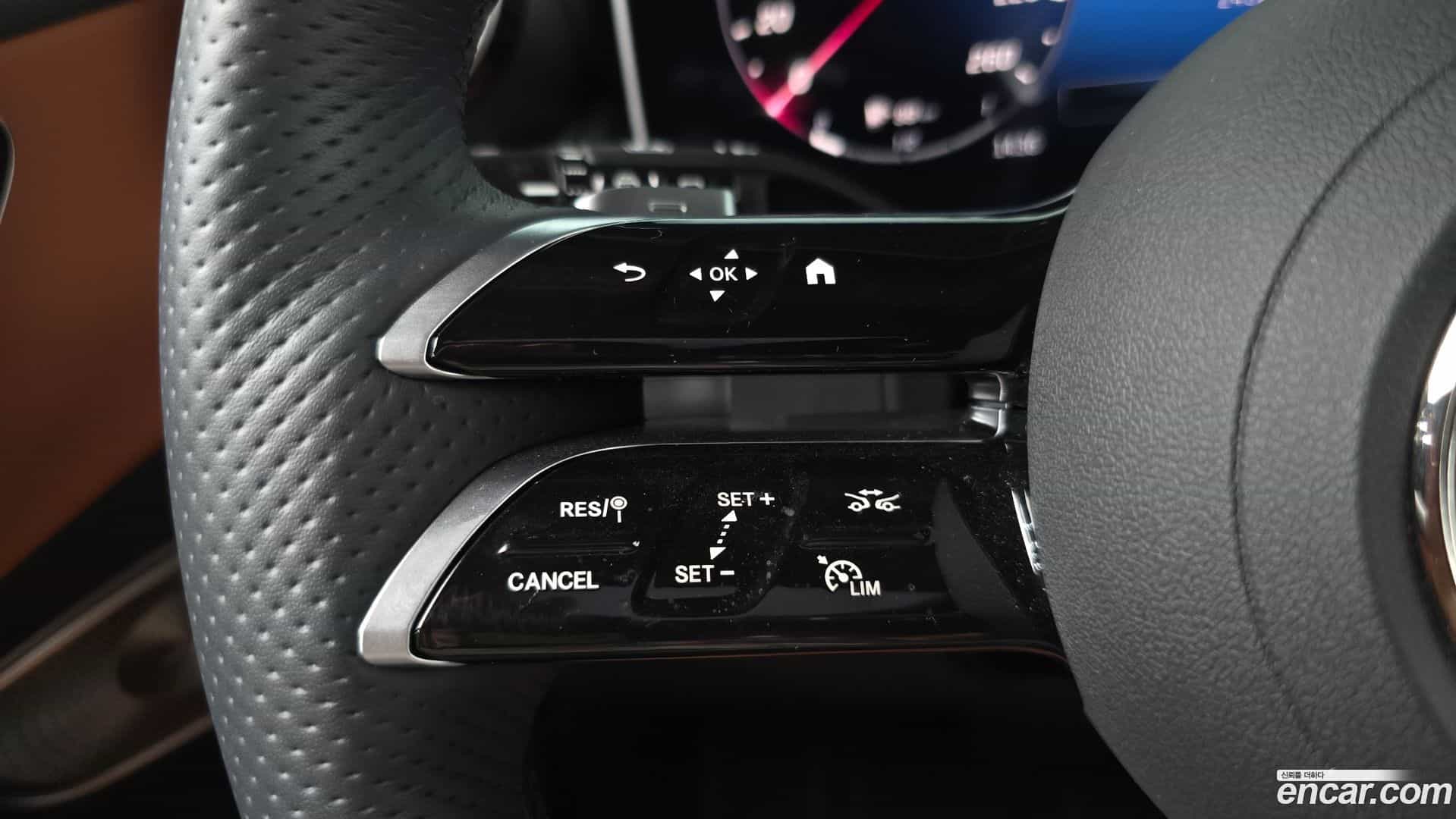 GLC-Class Mercedes-Benz 2024.8-OPTION-020