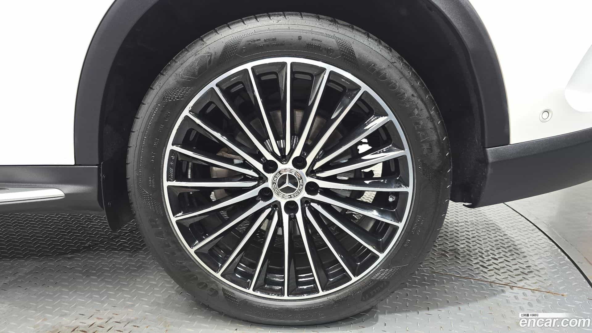 GLC-Class Mercedes-Benz 2024.8-OUTER-031