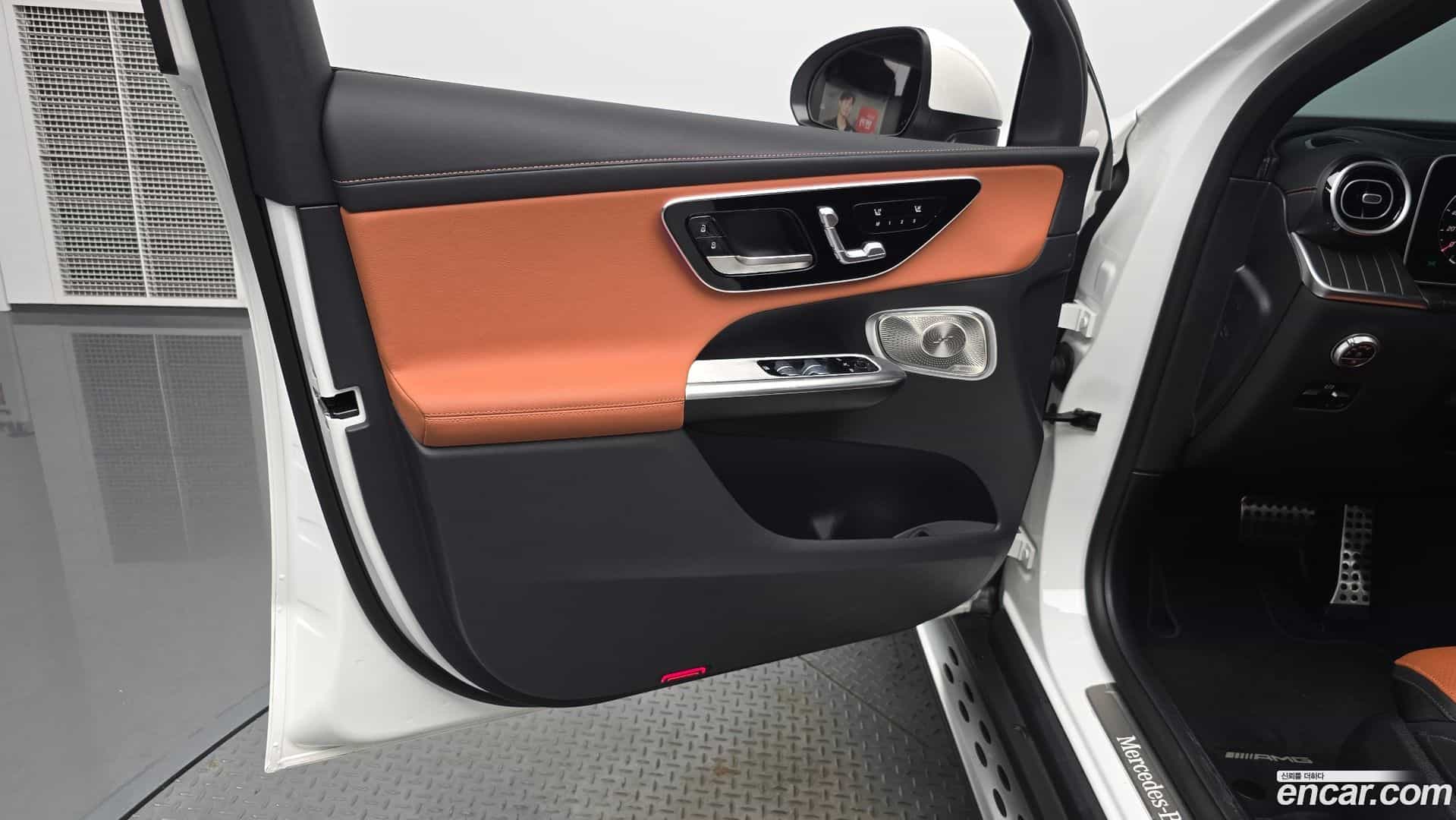 GLC-Class Mercedes-Benz 2024.8-INNER-034