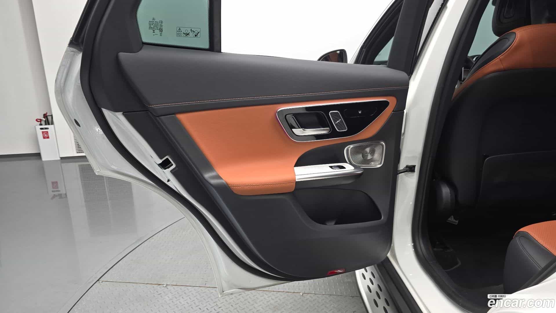 GLC-Class Mercedes-Benz 2024.8-INNER-035