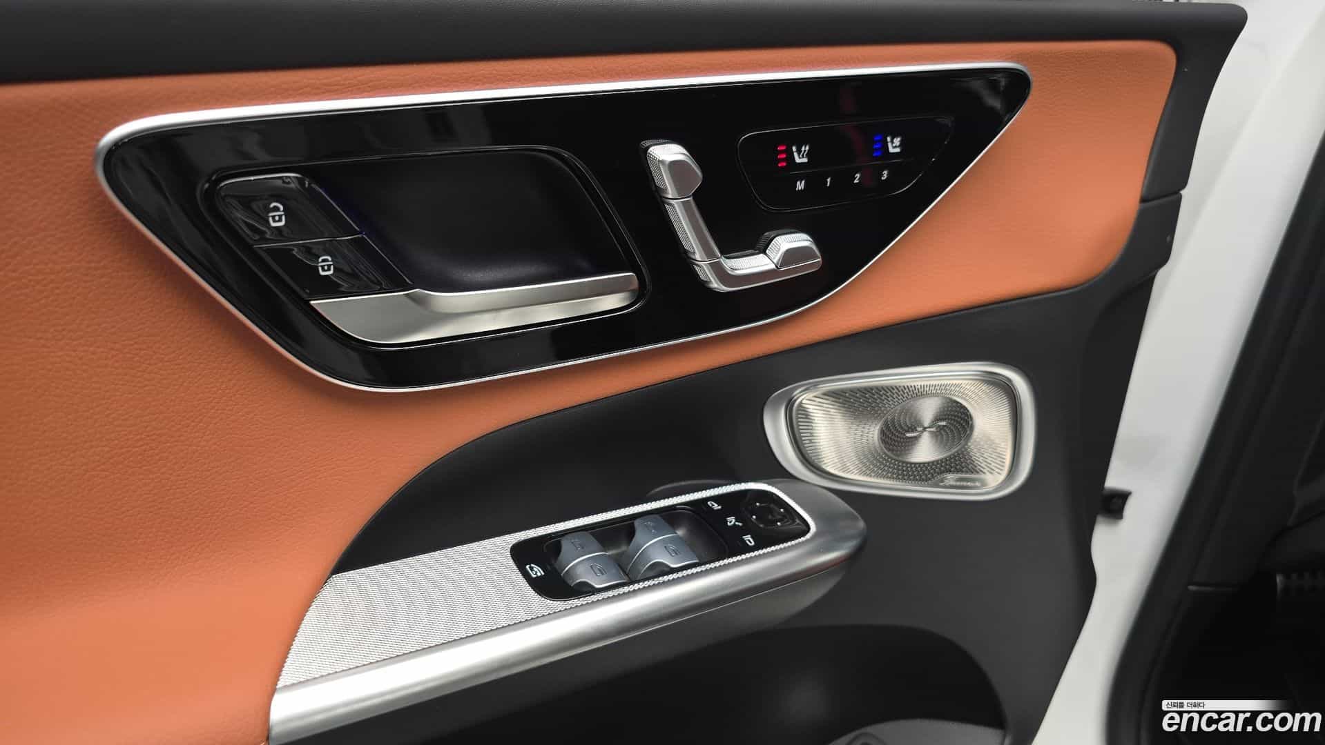 GLC-Class Mercedes-Benz 2024.8-OPTION-045