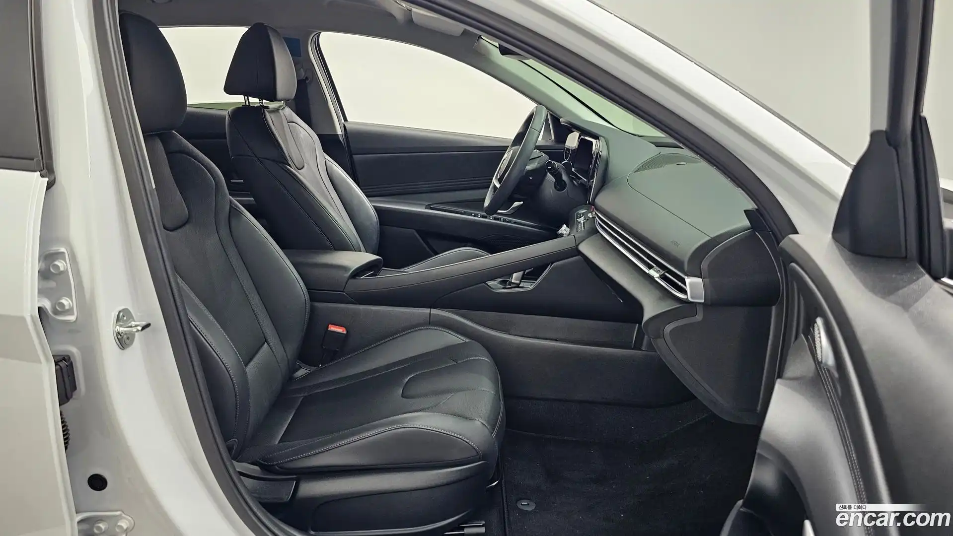 AVANTE Hyundai 2024.4-OPTION-015