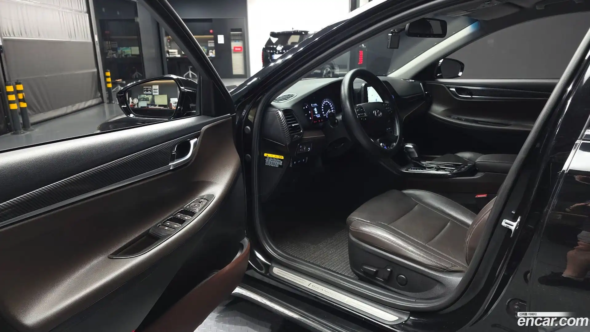 Grandeur Hyundai 2018.1-INNER-010
