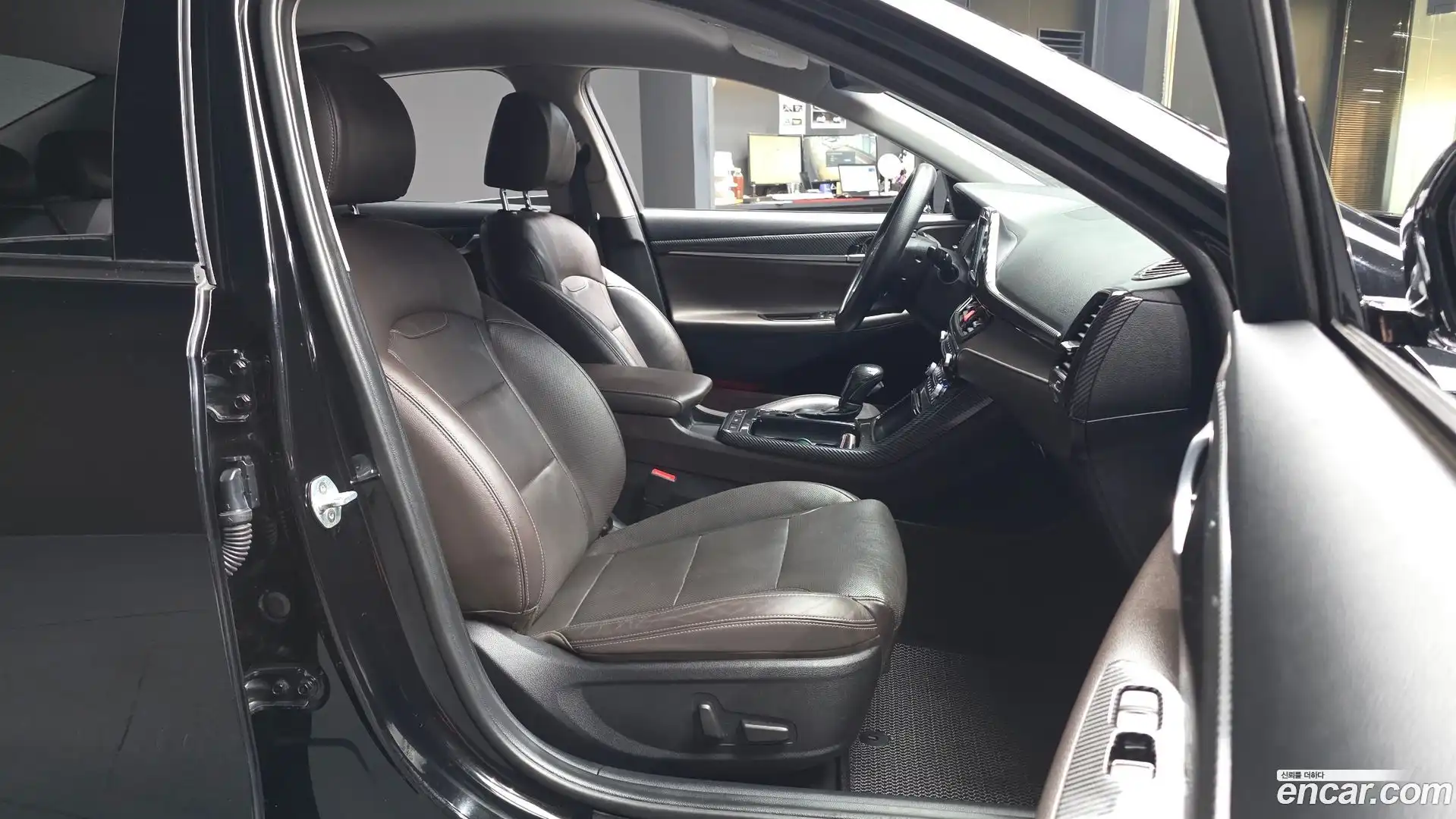 Grandeur Hyundai 2018.1-OPTION-015