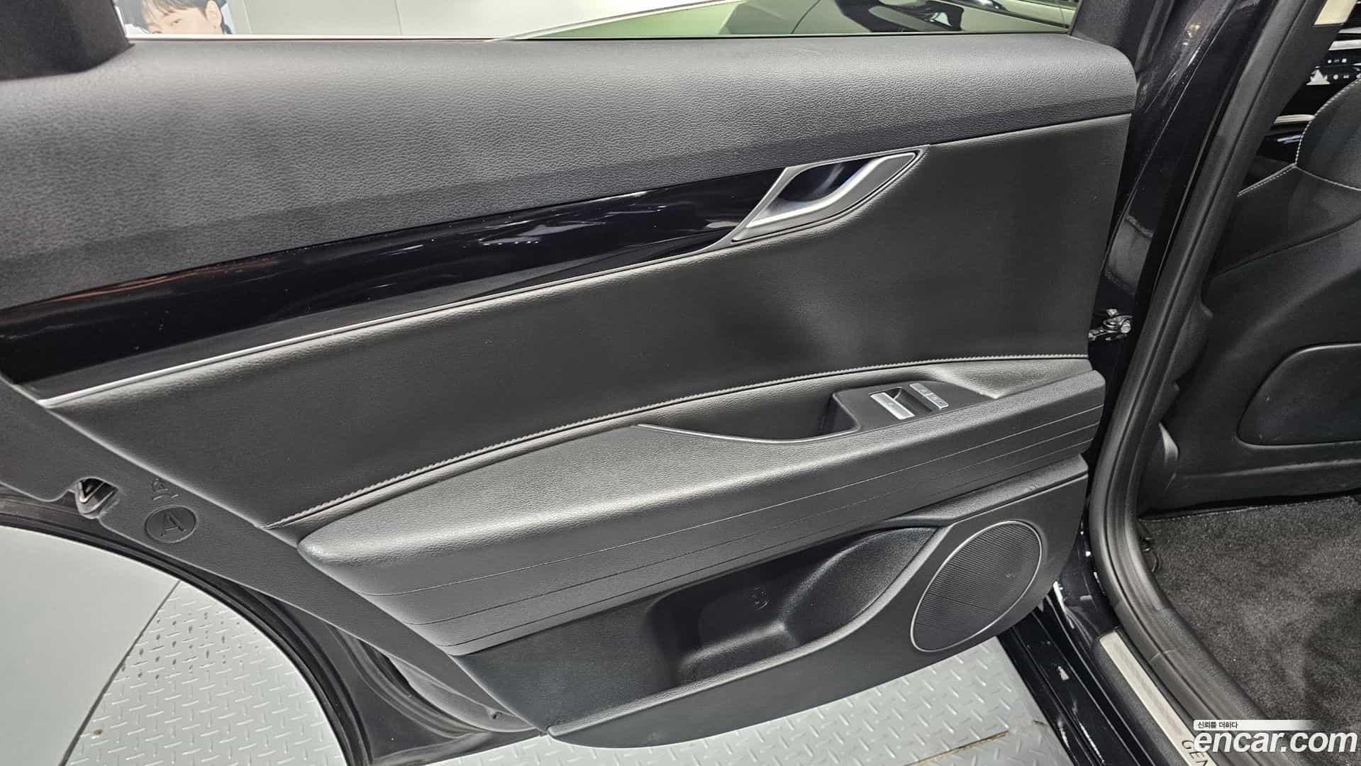 G80 Genesis 2023.2-INNER-035