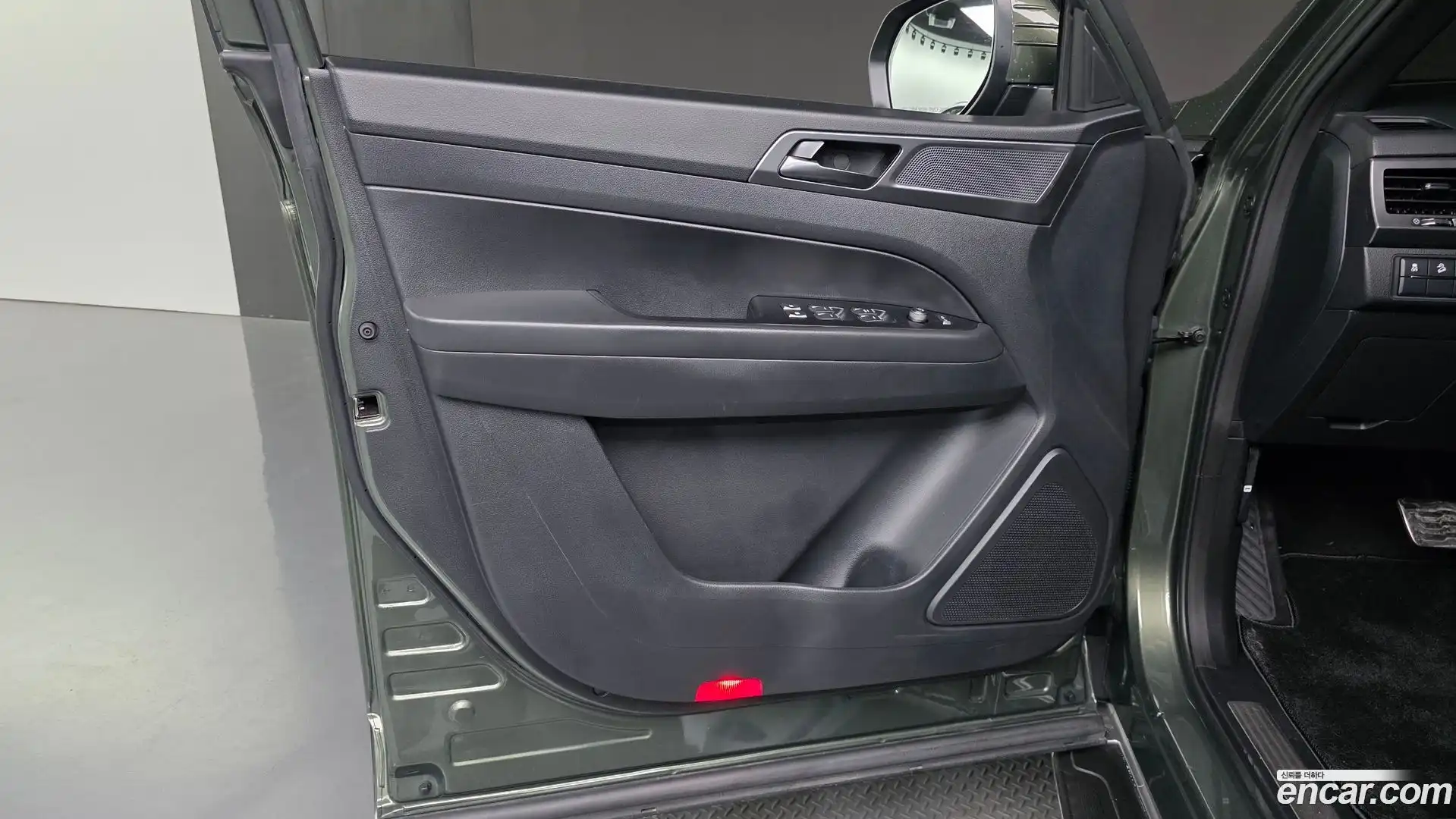 Rexton KG Mobility 2022.2-INNER-034