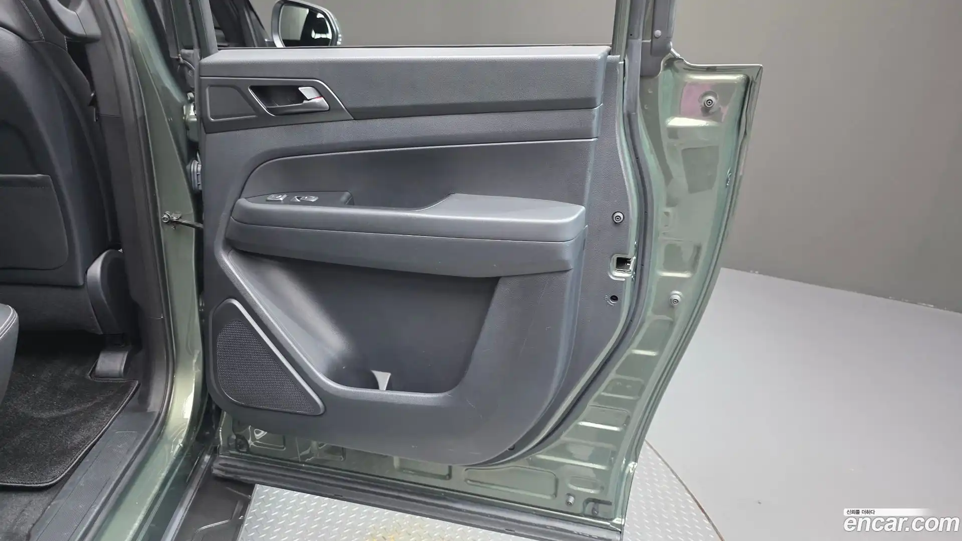 Rexton KG Mobility 2022.2-INNER-035