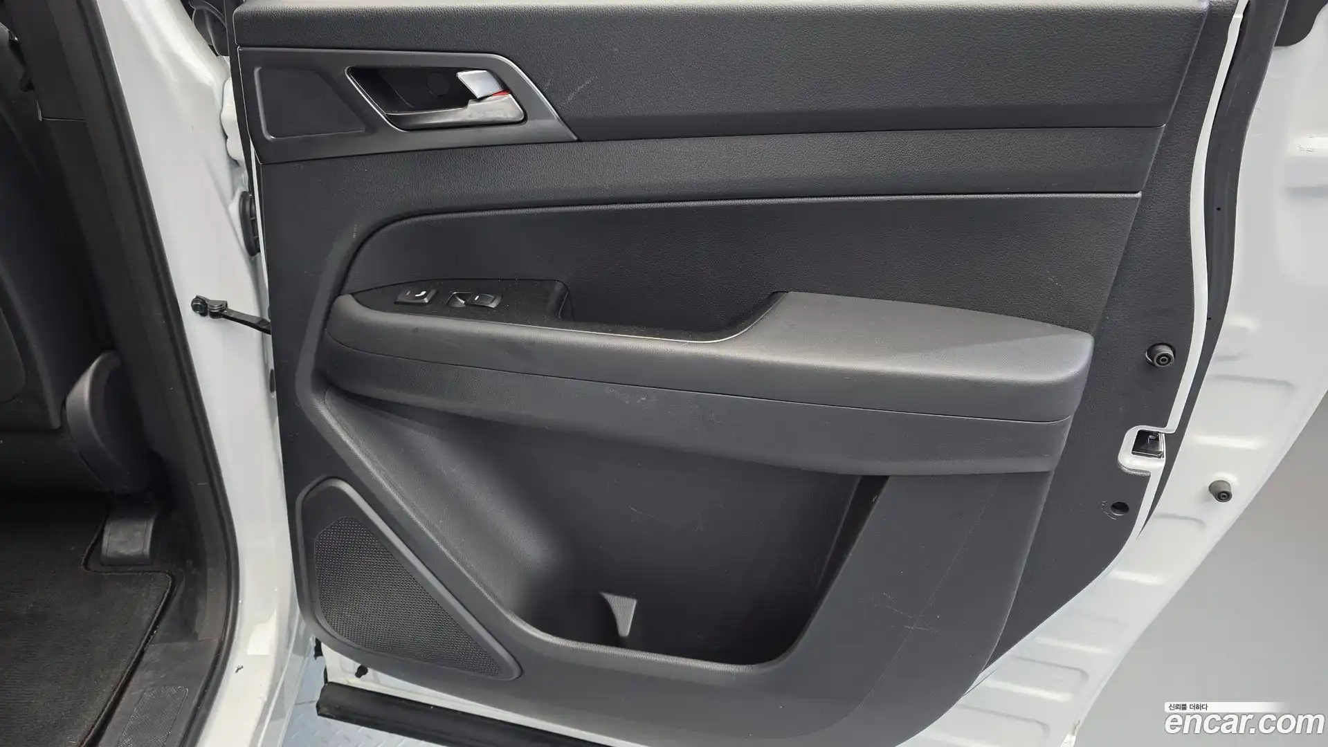 Rexton KG Mobility 2023.5-INNER-035