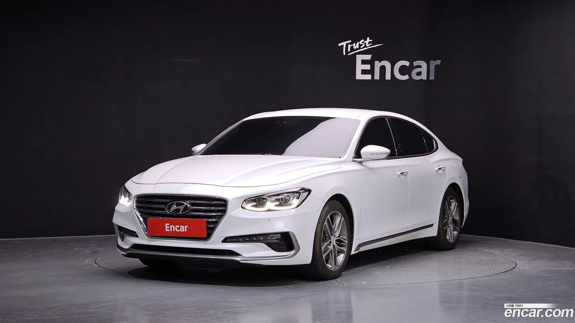 Main__Slider__Photo:Grandeur Hyundai 2017.5-0