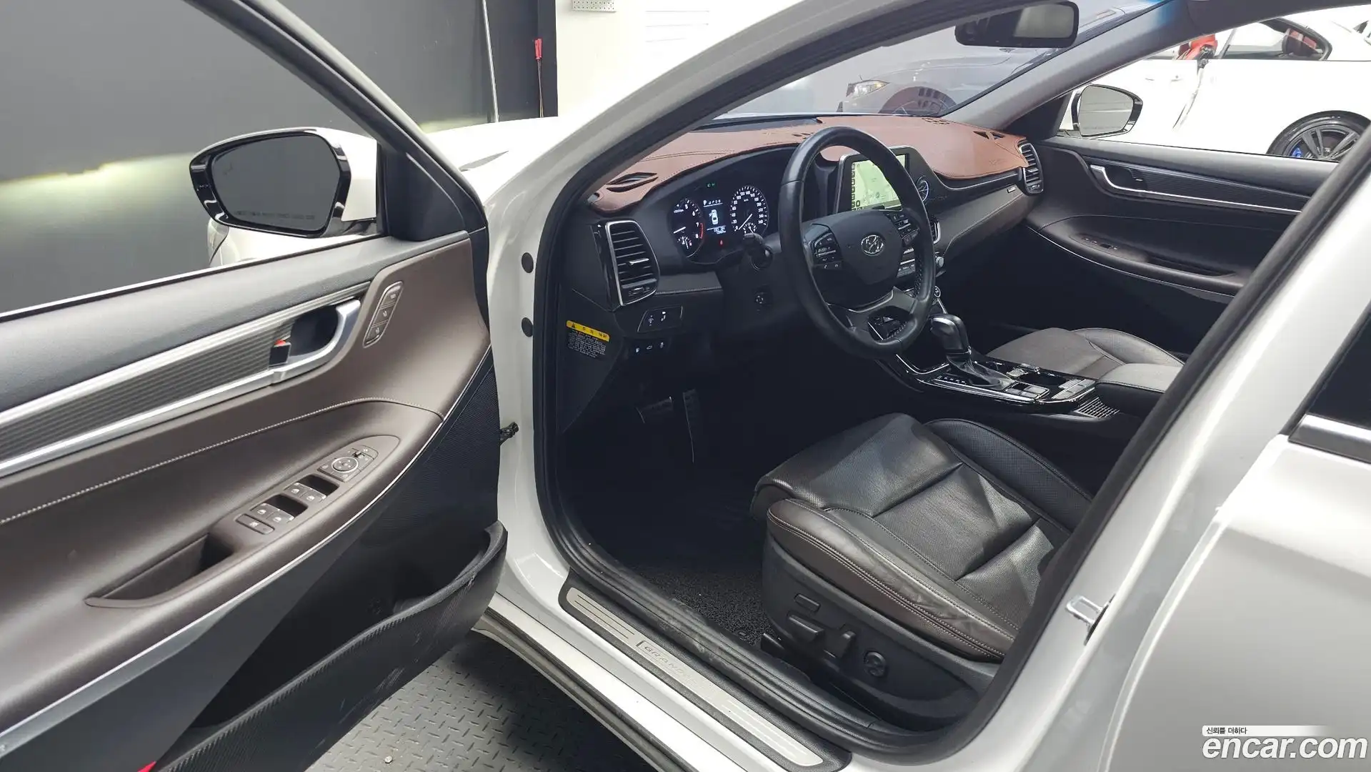 Grandeur Hyundai 2017.5-INNER-010