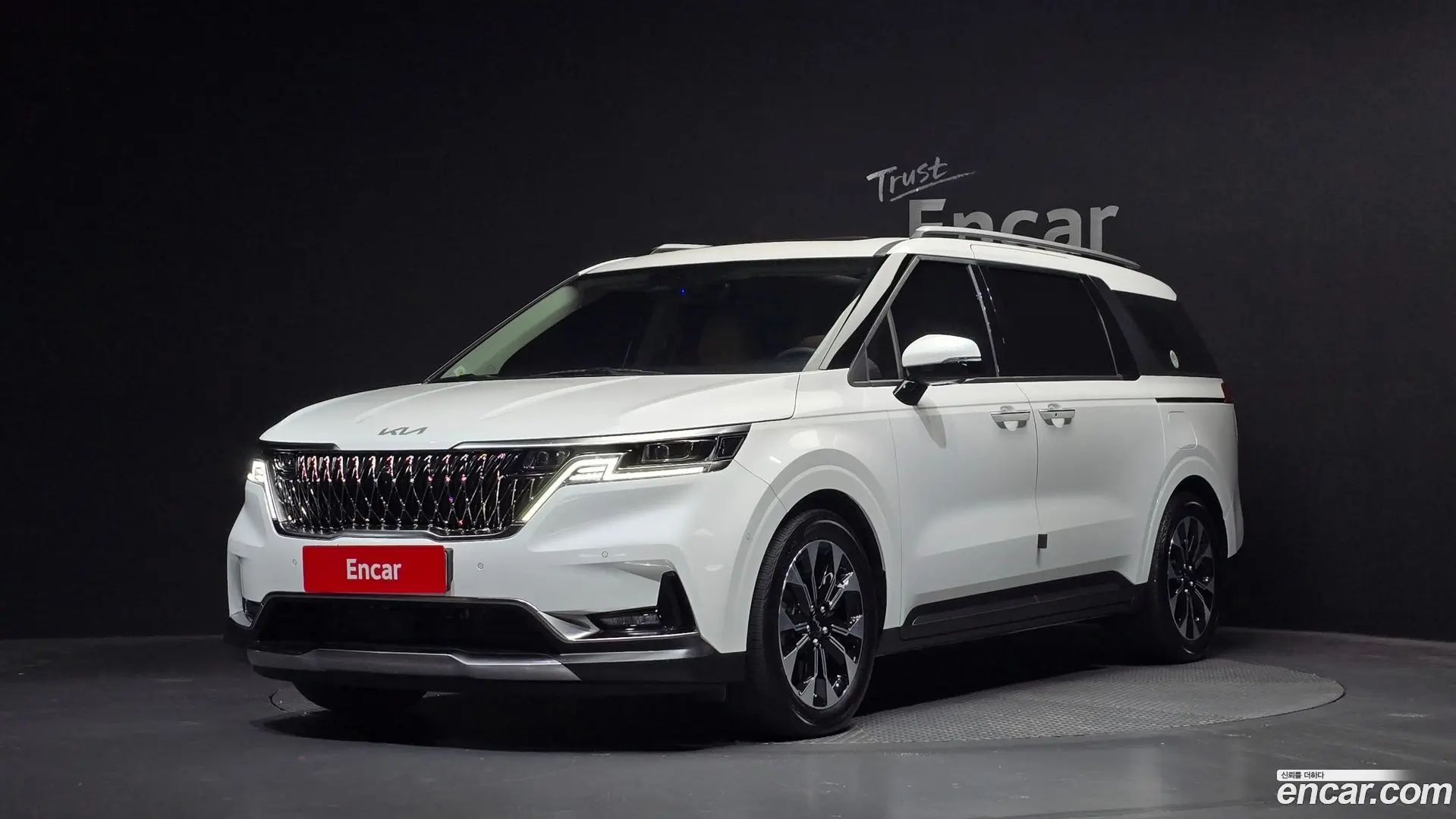Main__Slider__Photo:Canival Kia 2023.2-0