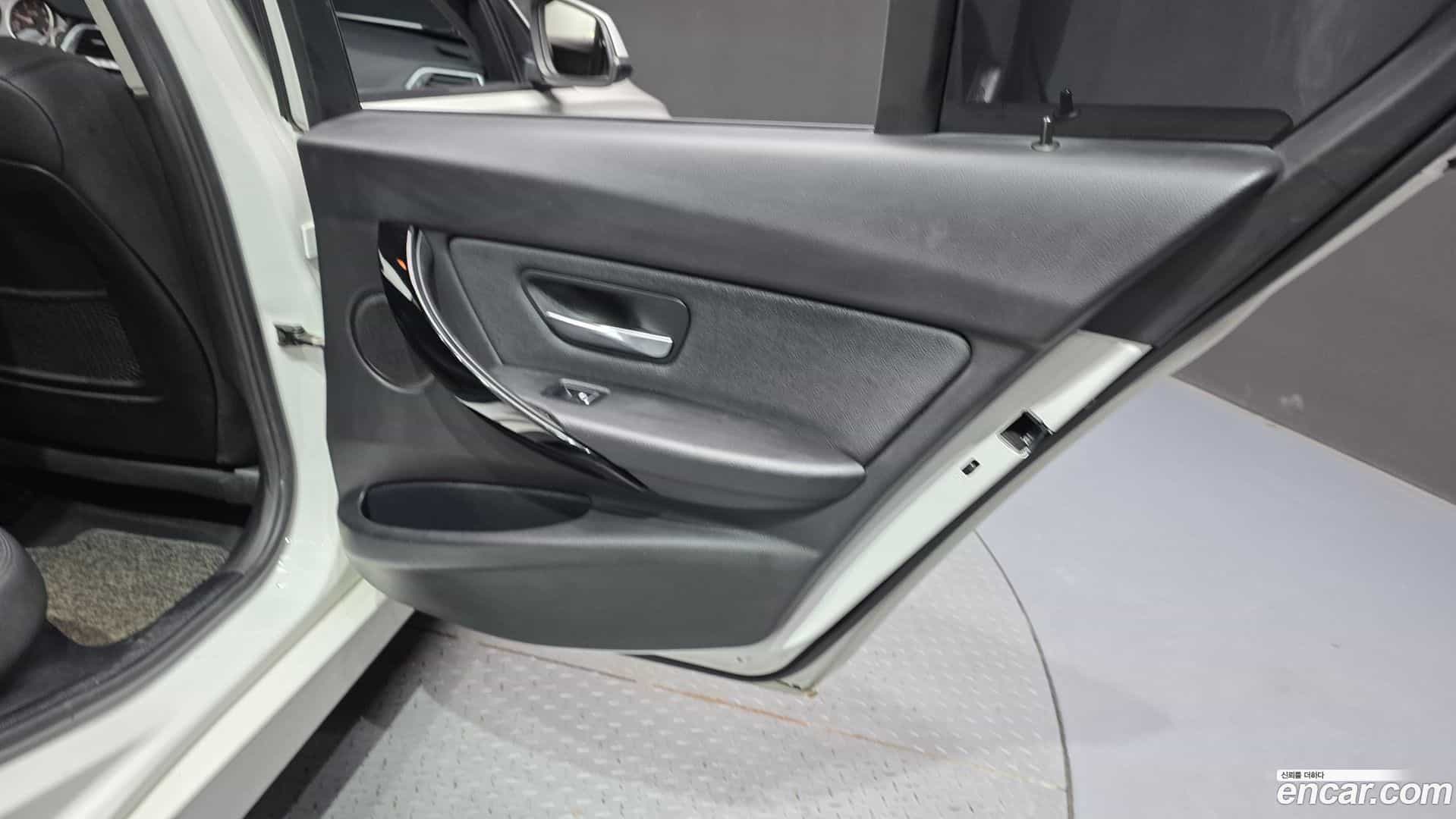 3-Series BMW 2018.1-INNER-035