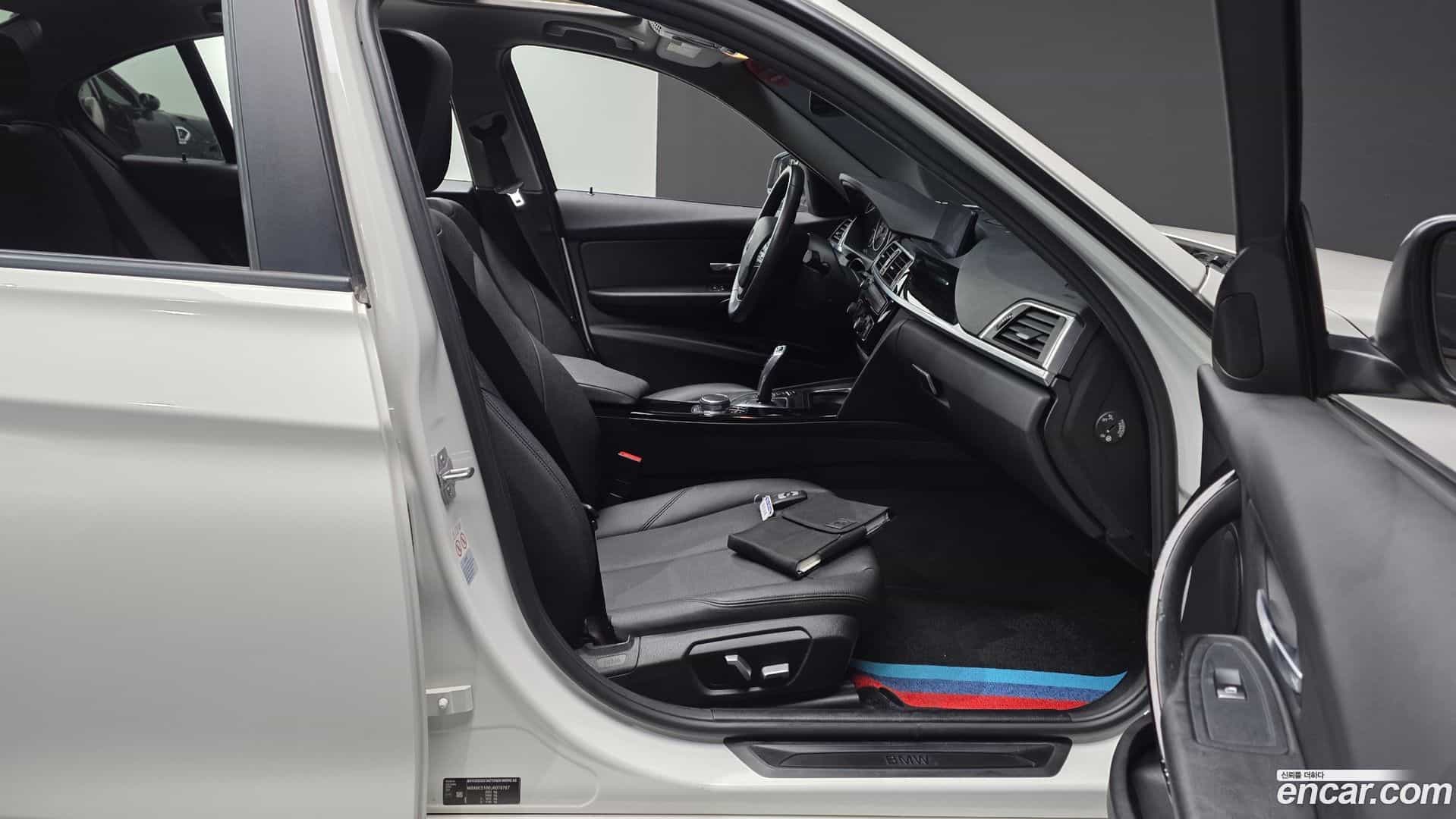 3-Series BMW 2018.1-INNER-036