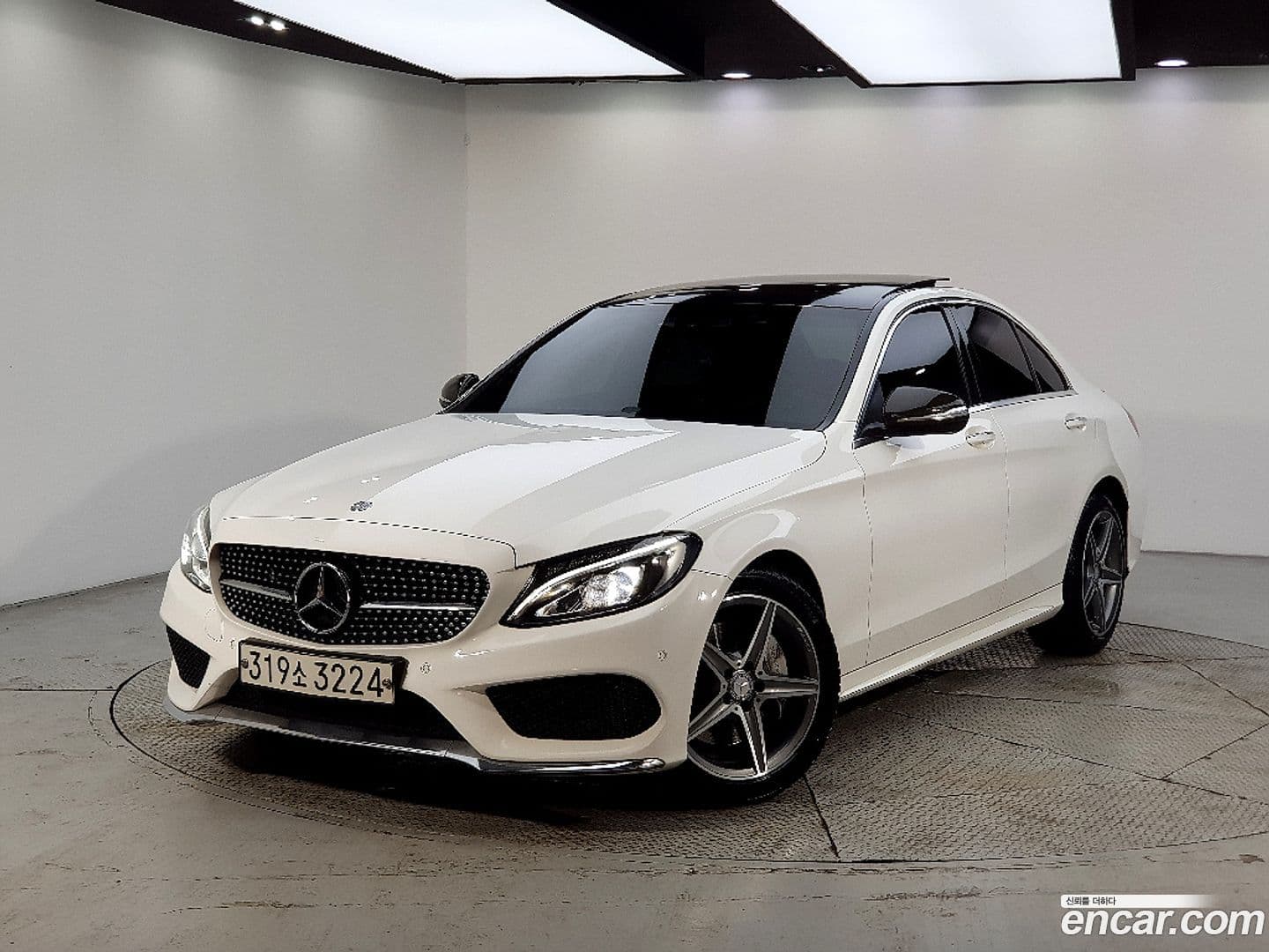 Main__Slider__Photo:C-Class Mercedes-Benz 2017.6-0