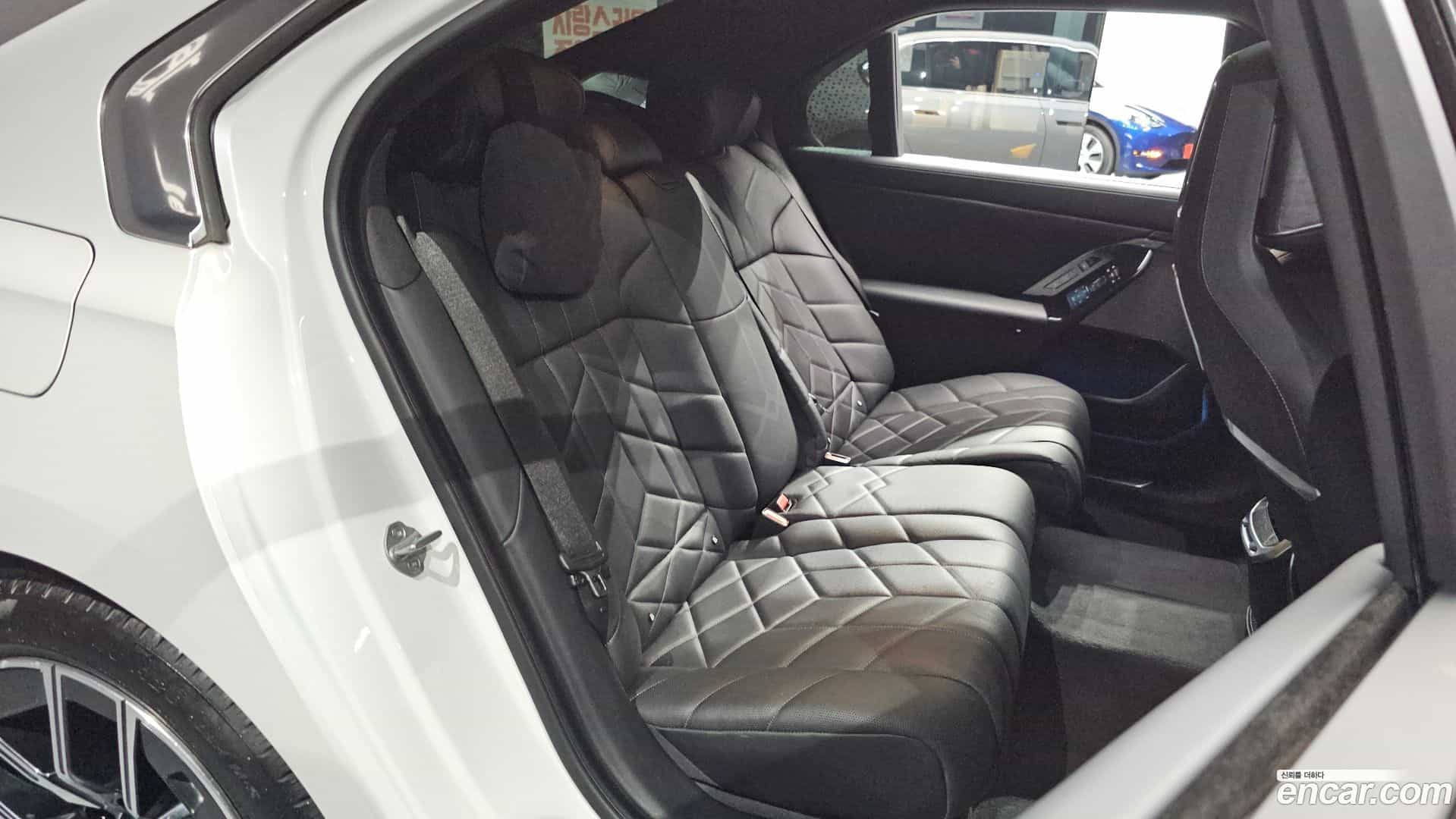 7-Series BMW 2023.11-OPTION-015