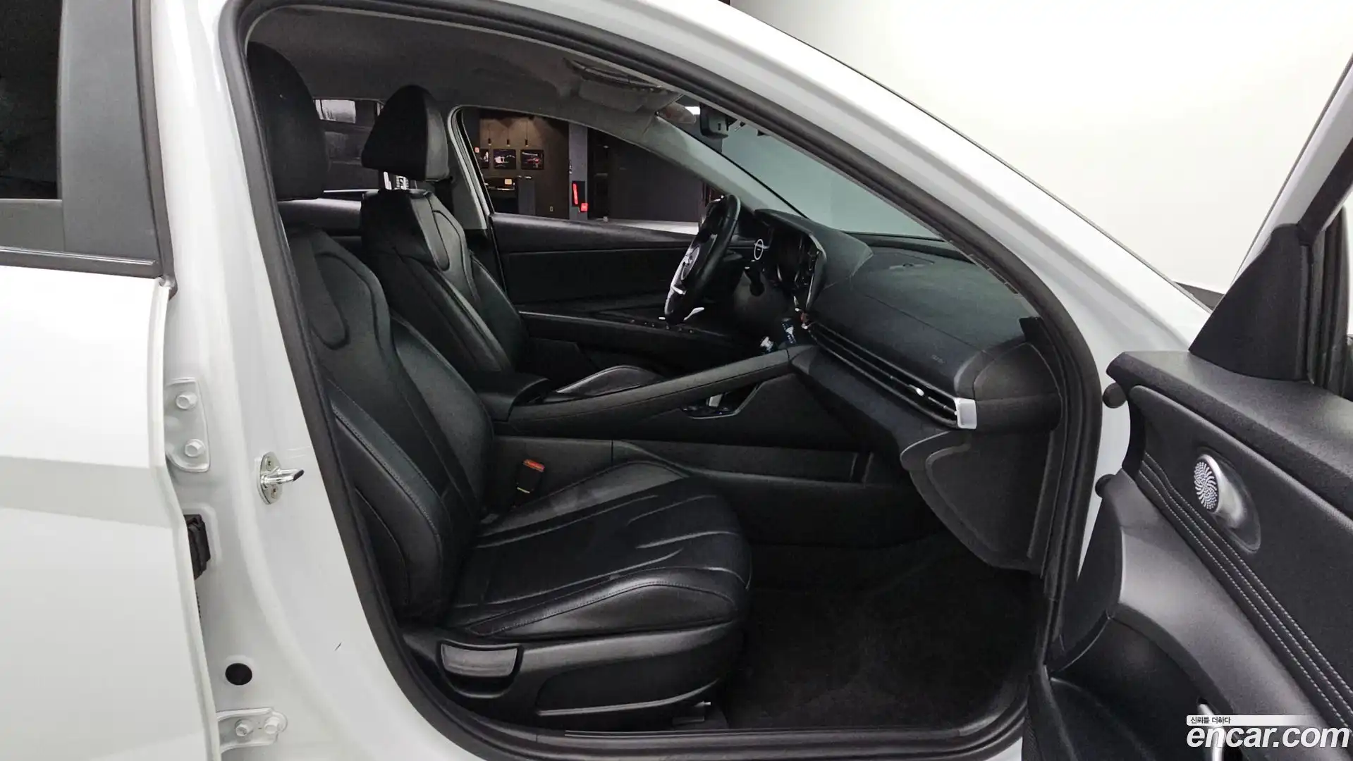 AVANTE Hyundai 2021.7-OPTION-016