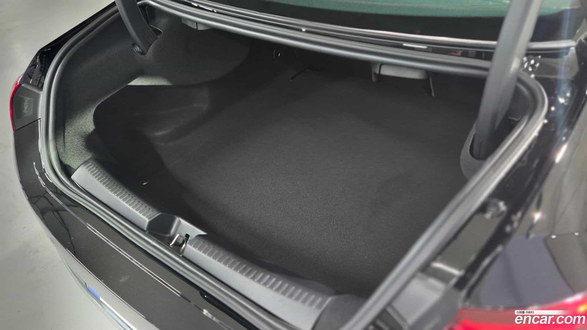 CLA-Class Mercedes-Benz 2025.9-INNER-010