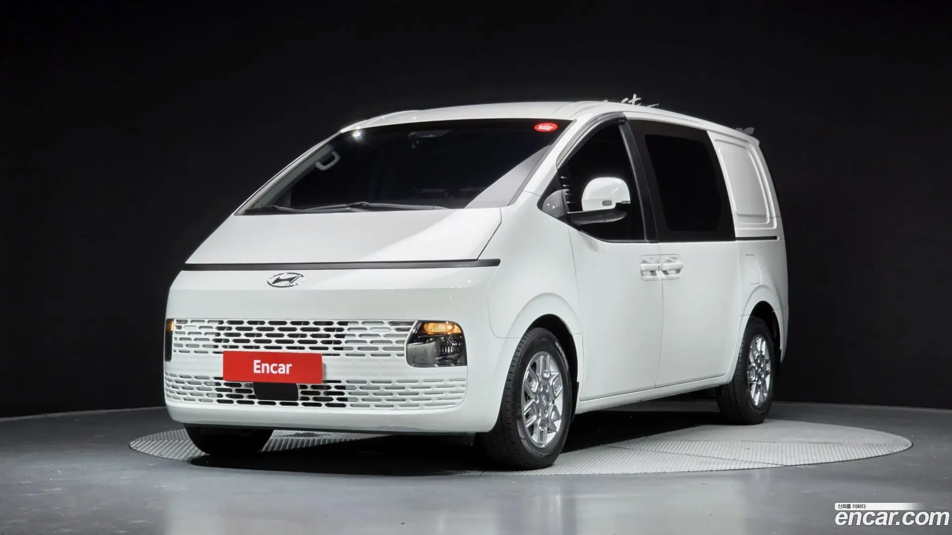 Main__Slider__Photo:Staria Hyundai 2022.0-0