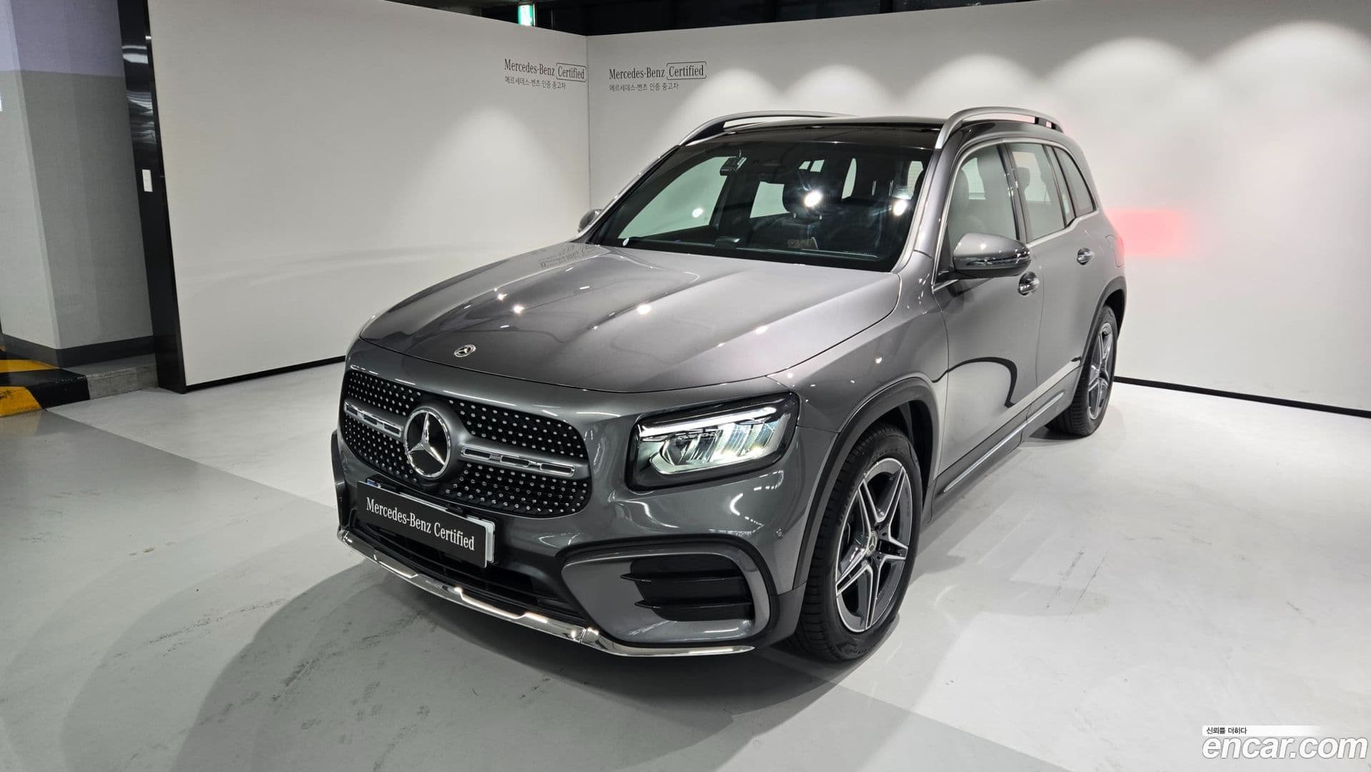 Main__Slider__Photo:GLB-Class Mercedes-Benz 2025.10-0