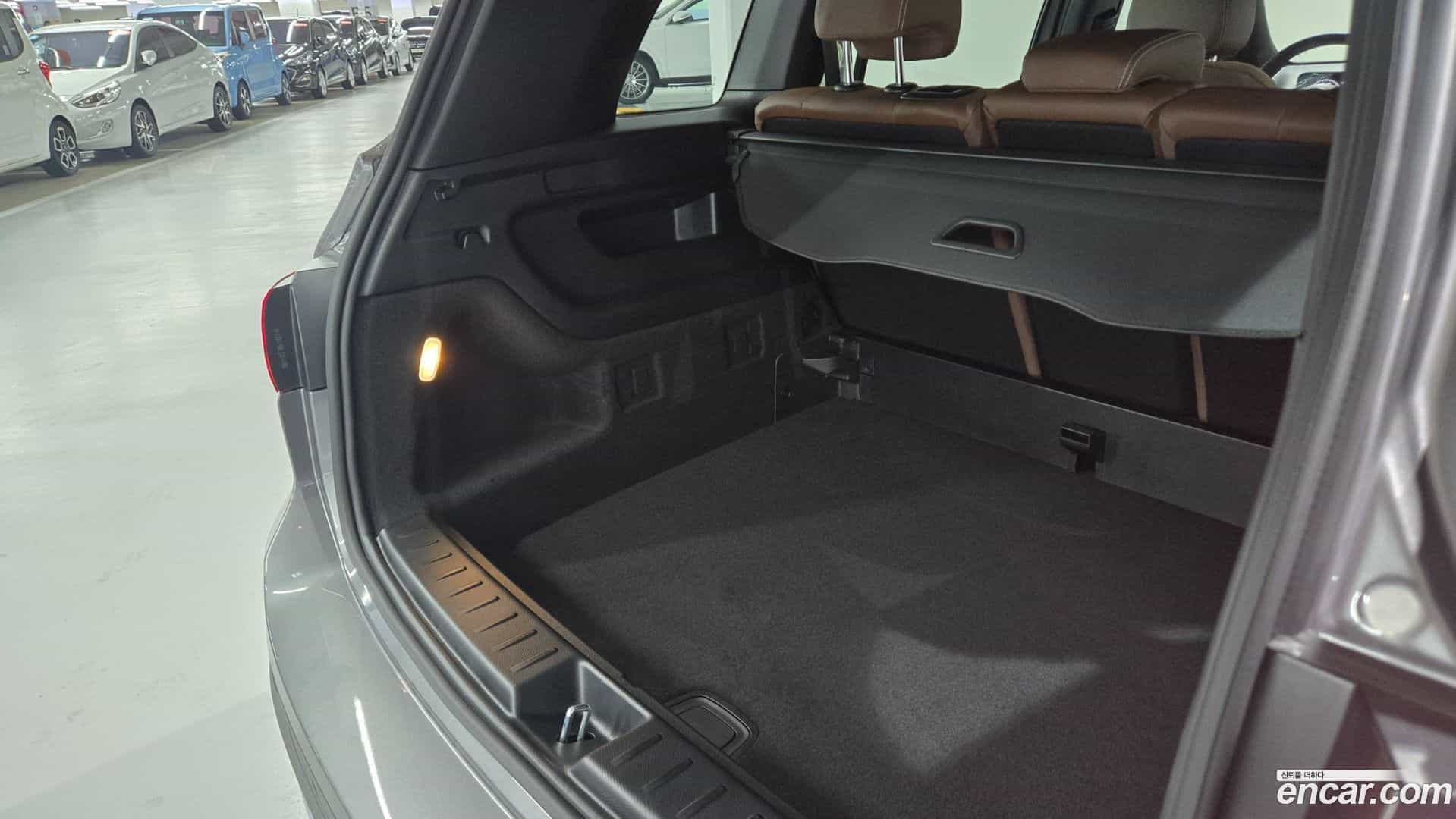 GLB-Class Mercedes-Benz 2025.10-INNER-010