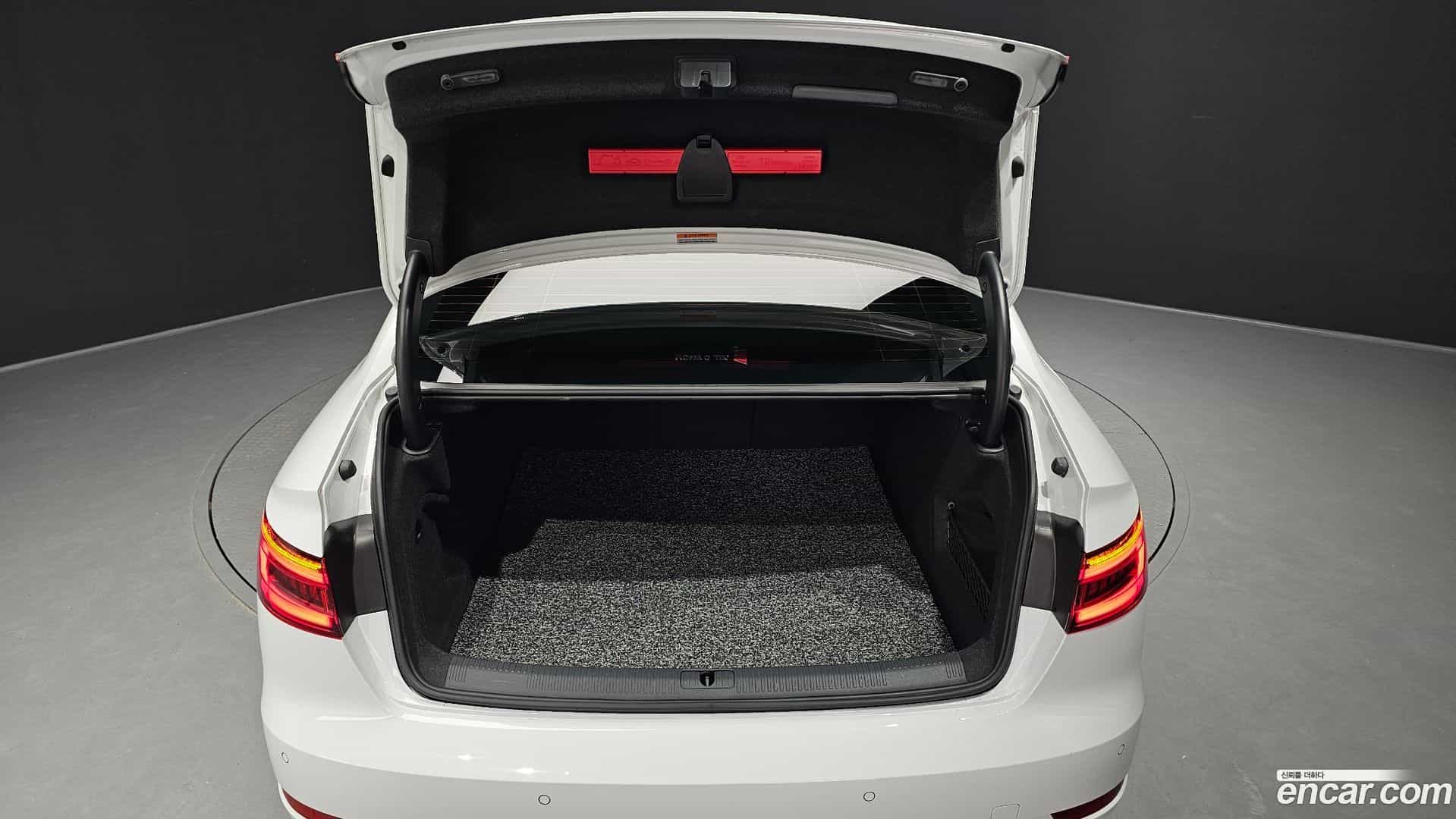 A4 Audi 2018.6-OPTION-024