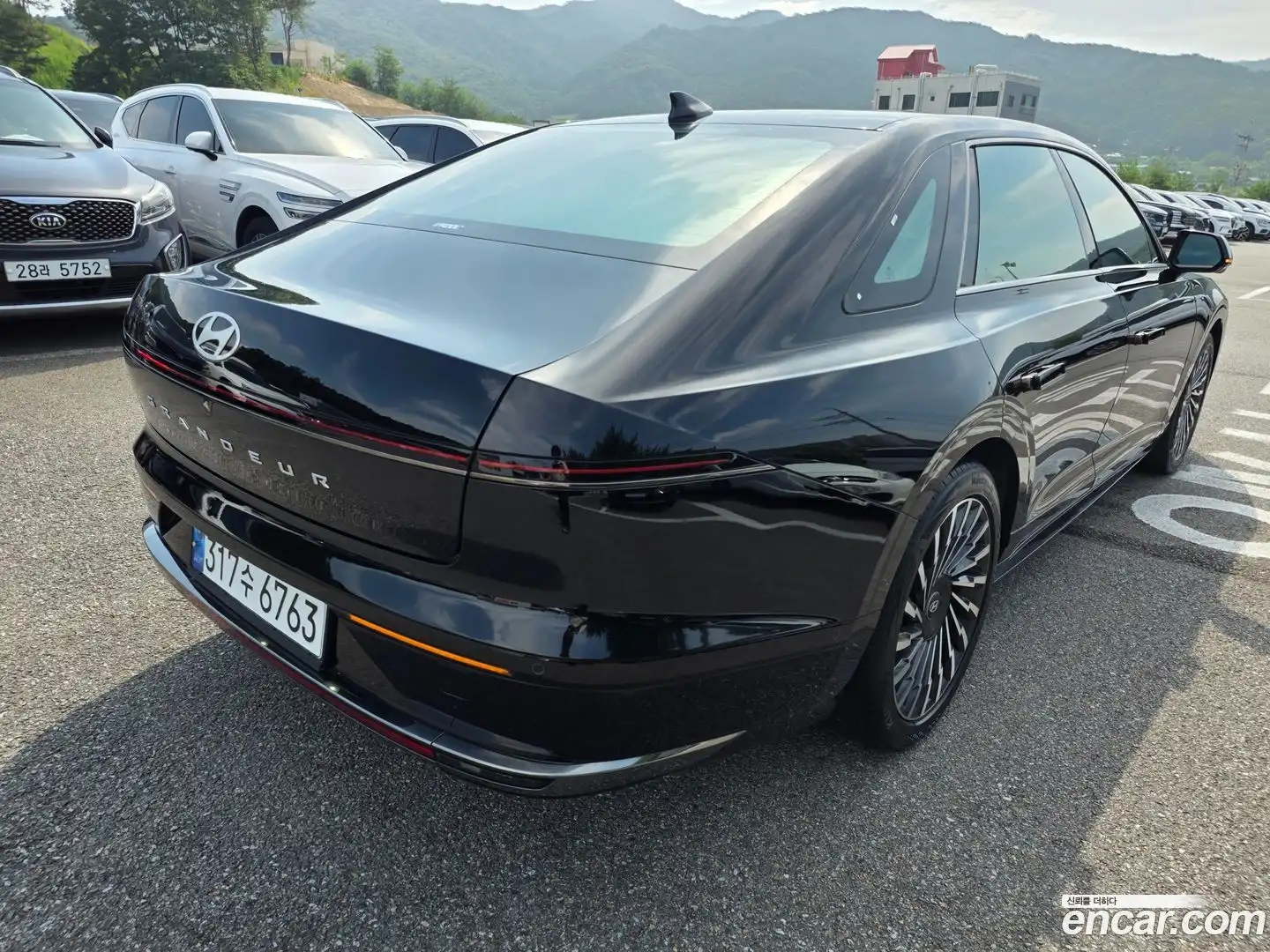Grandeur Hyundai 2023.11-OUTER-005