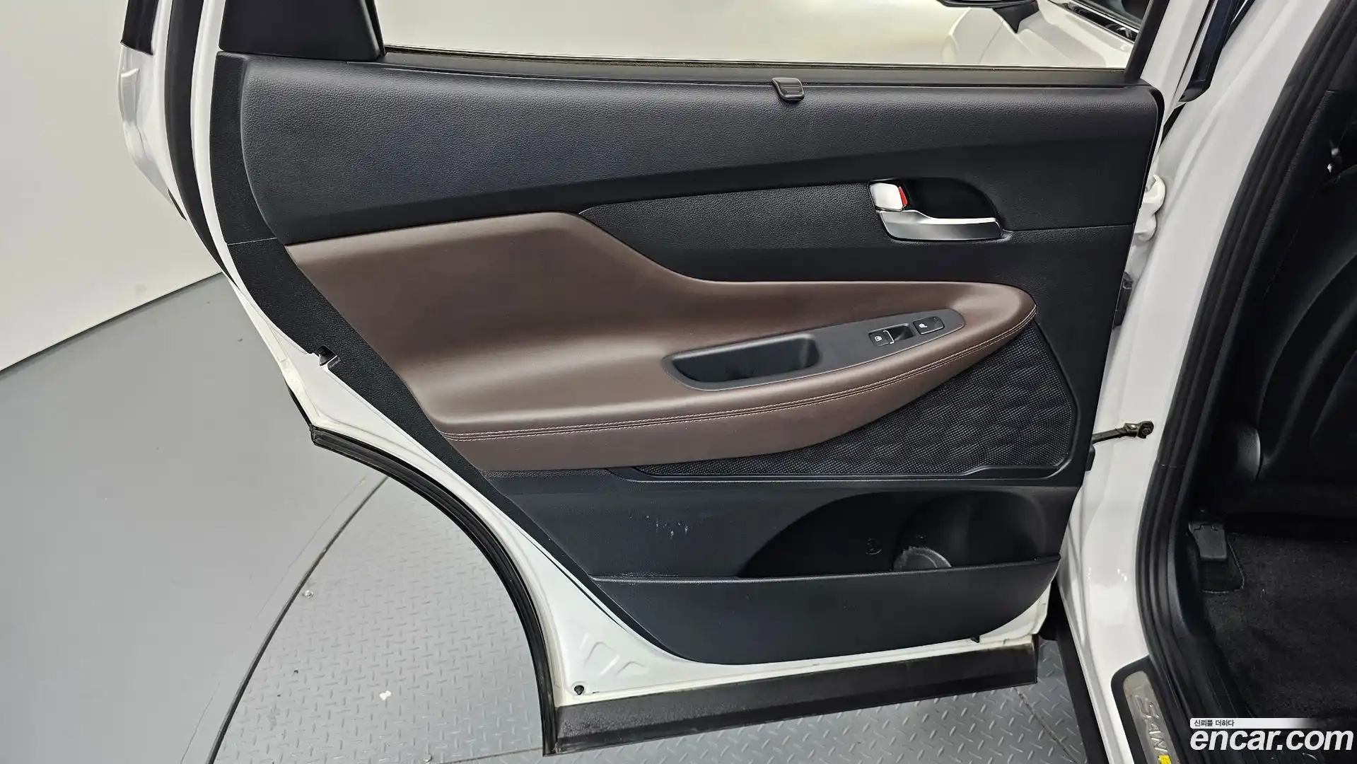 Santafe Hyundai 2023.1-INNER-035