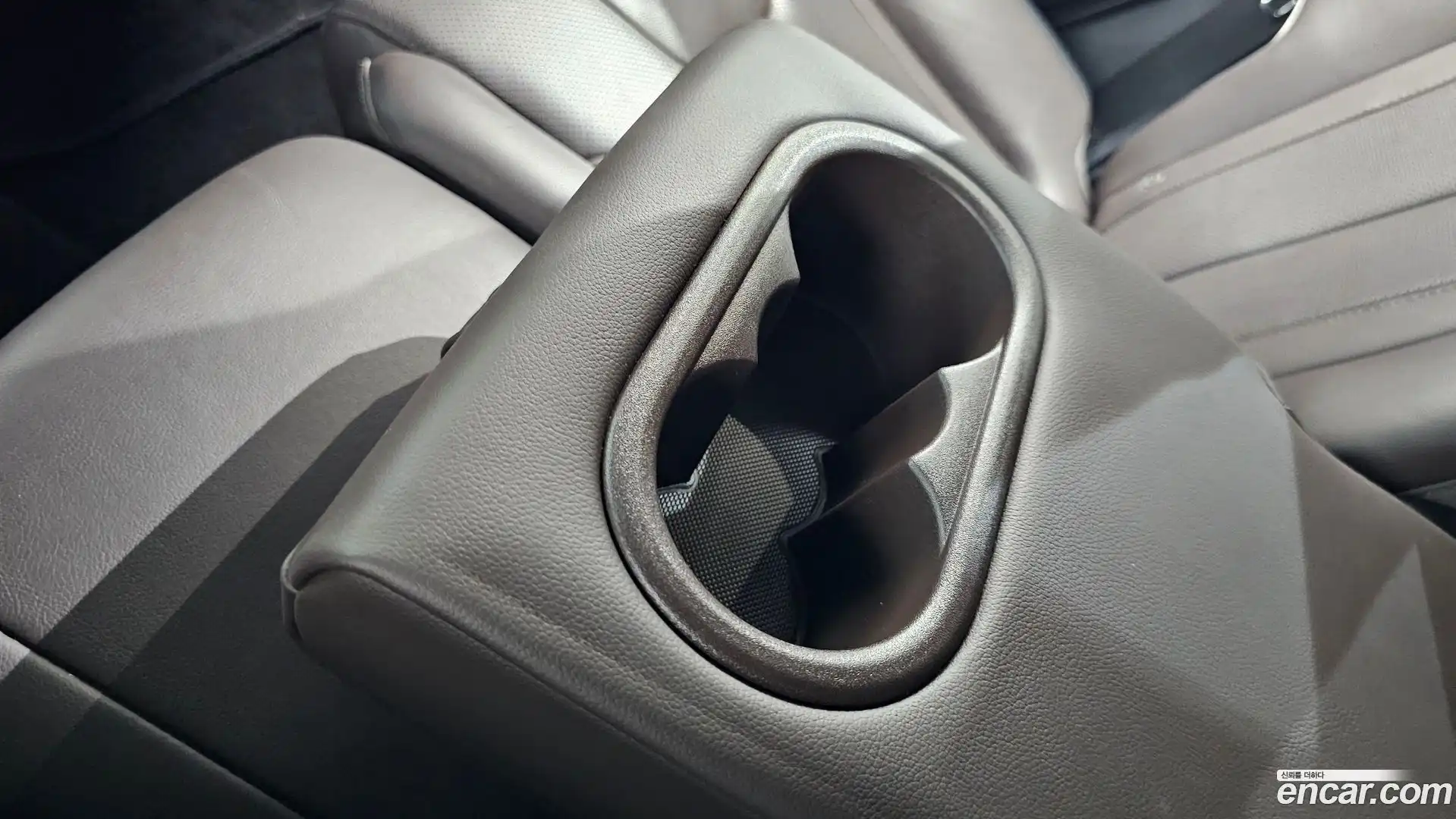 Santafe Hyundai 2023.1-OPTION-043