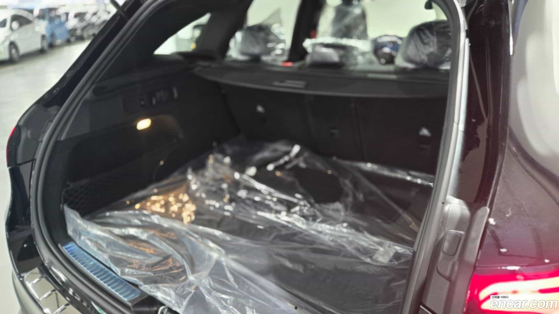 GLC-Class Mercedes-Benz 2025.11-INNER-010