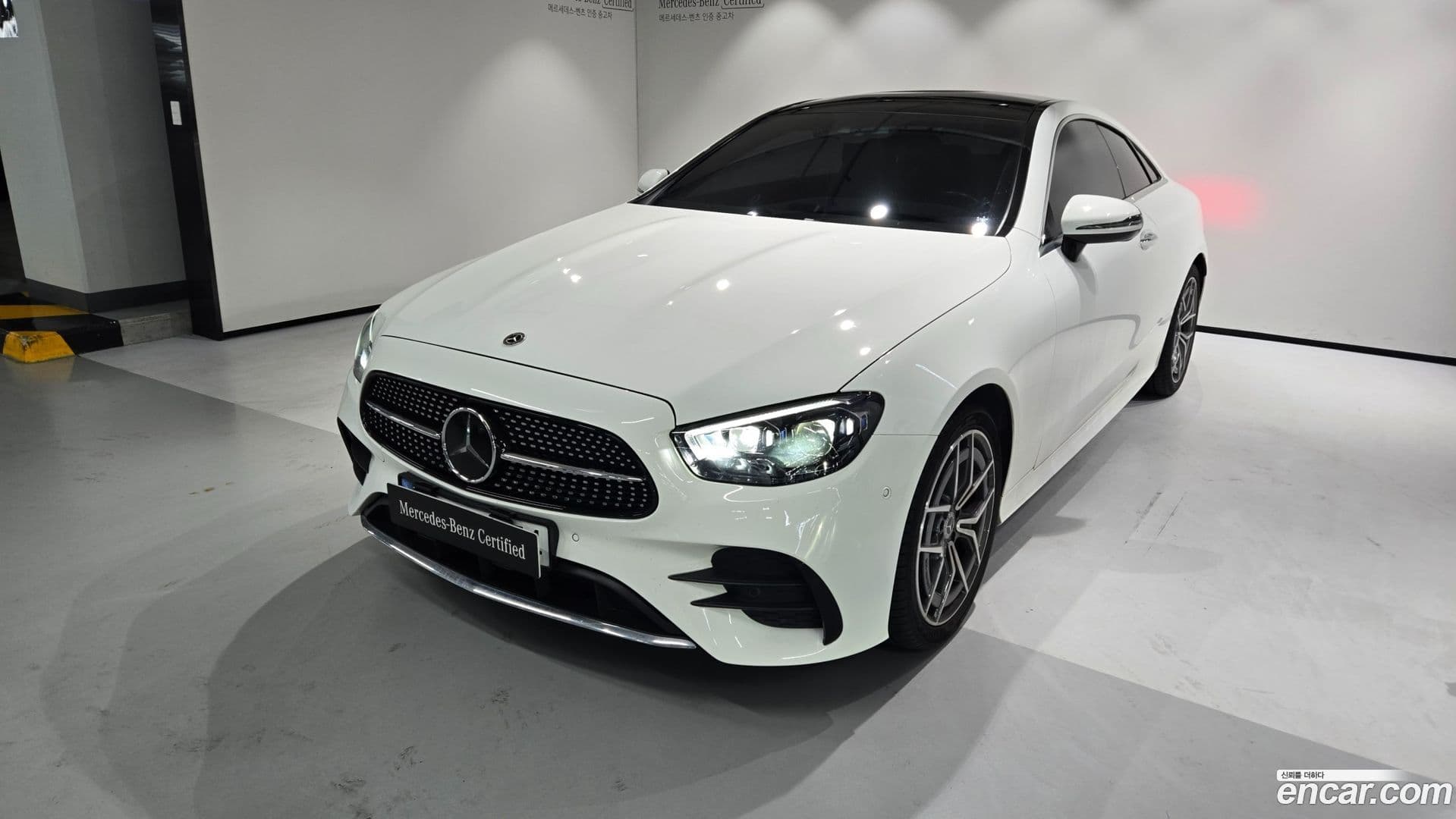 Main__Slider__Photo:E-Class Mercedes-Benz 2022.6-0